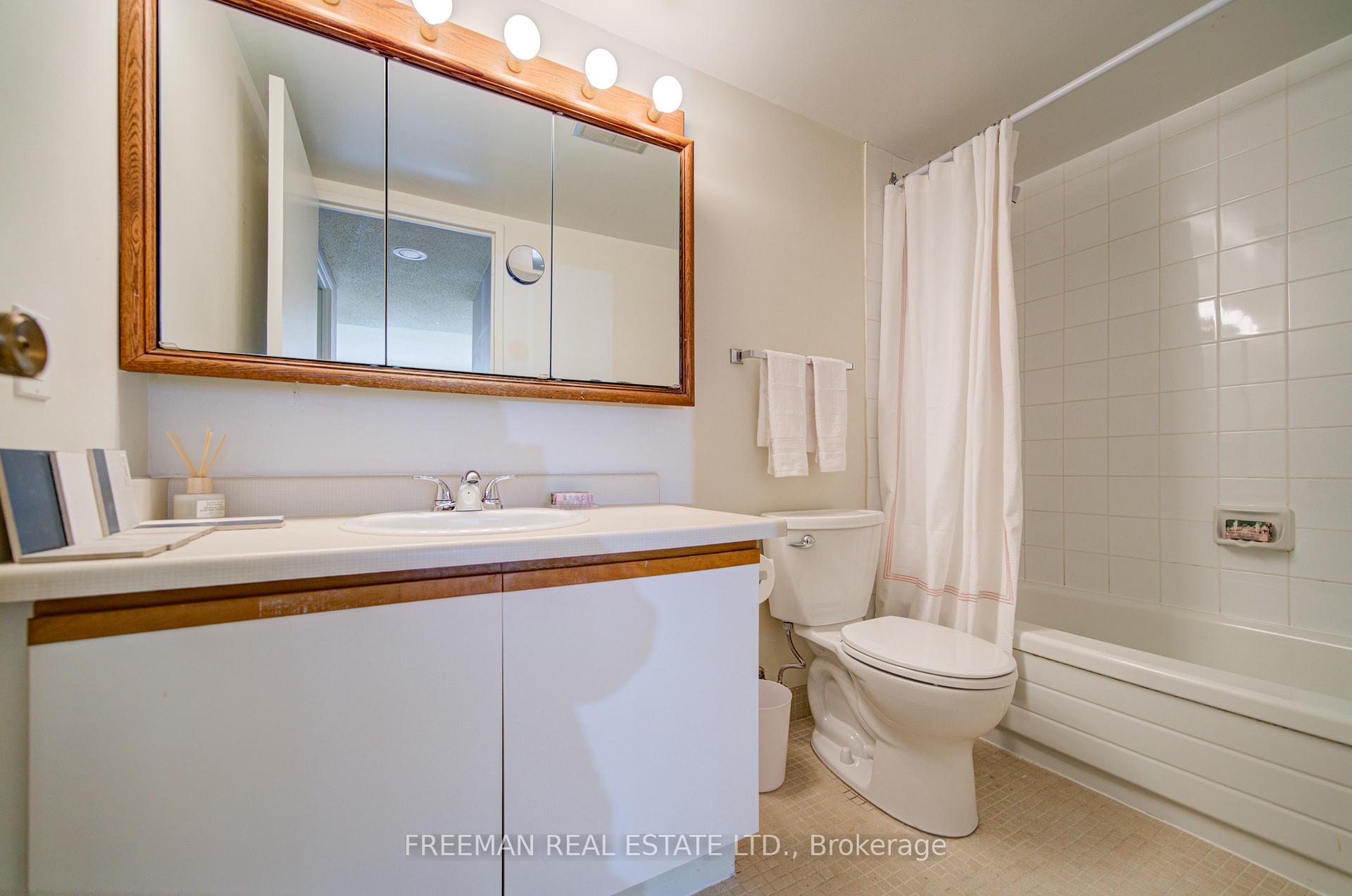 Photo 16 of Unit 2405, 633 Bay Street, Toronto, Bay Street Corridor — HOMEH