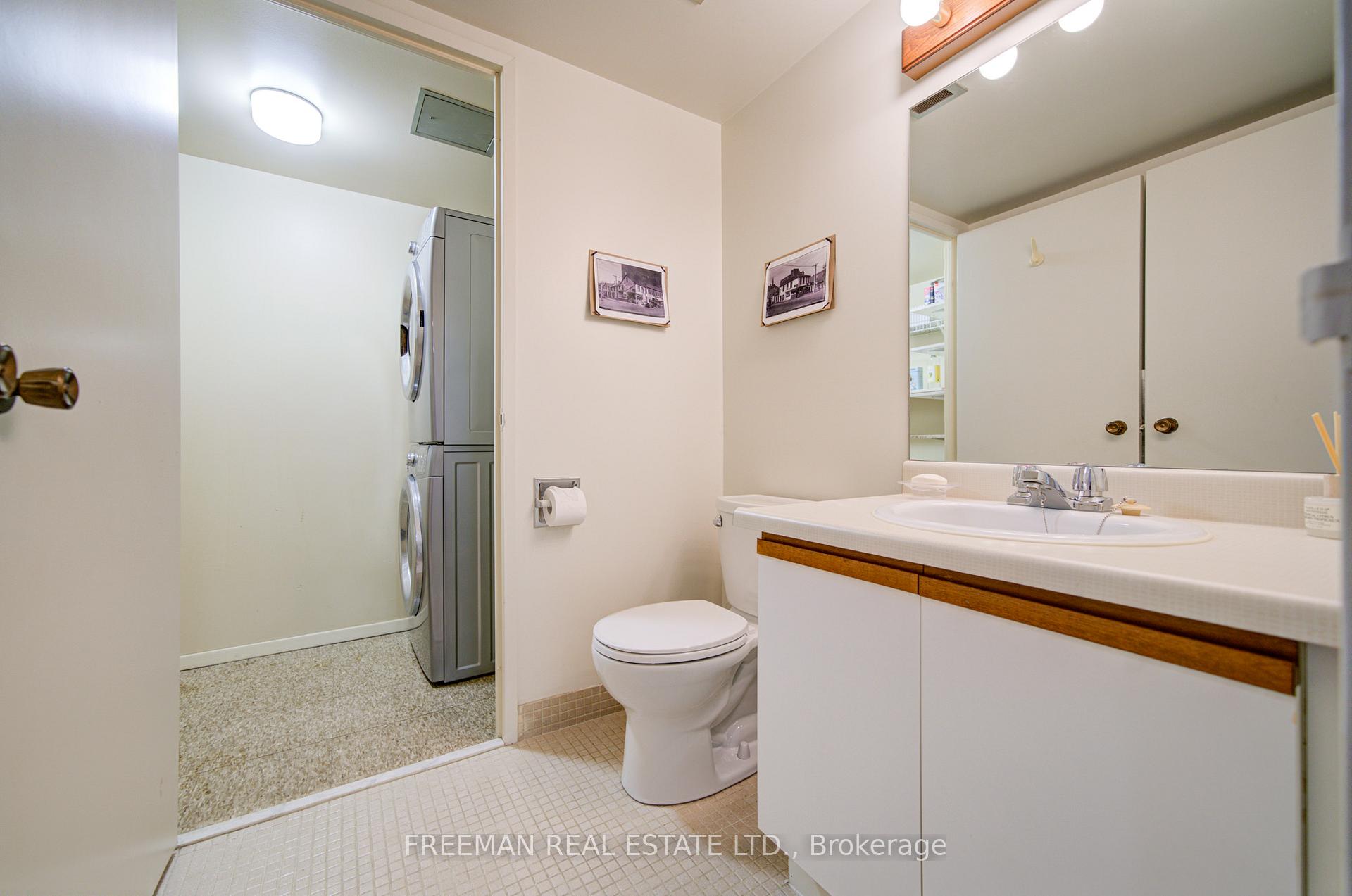 Photo 17 of Unit 2405, 633 Bay Street, Toronto, Bay Street Corridor — HOMEH