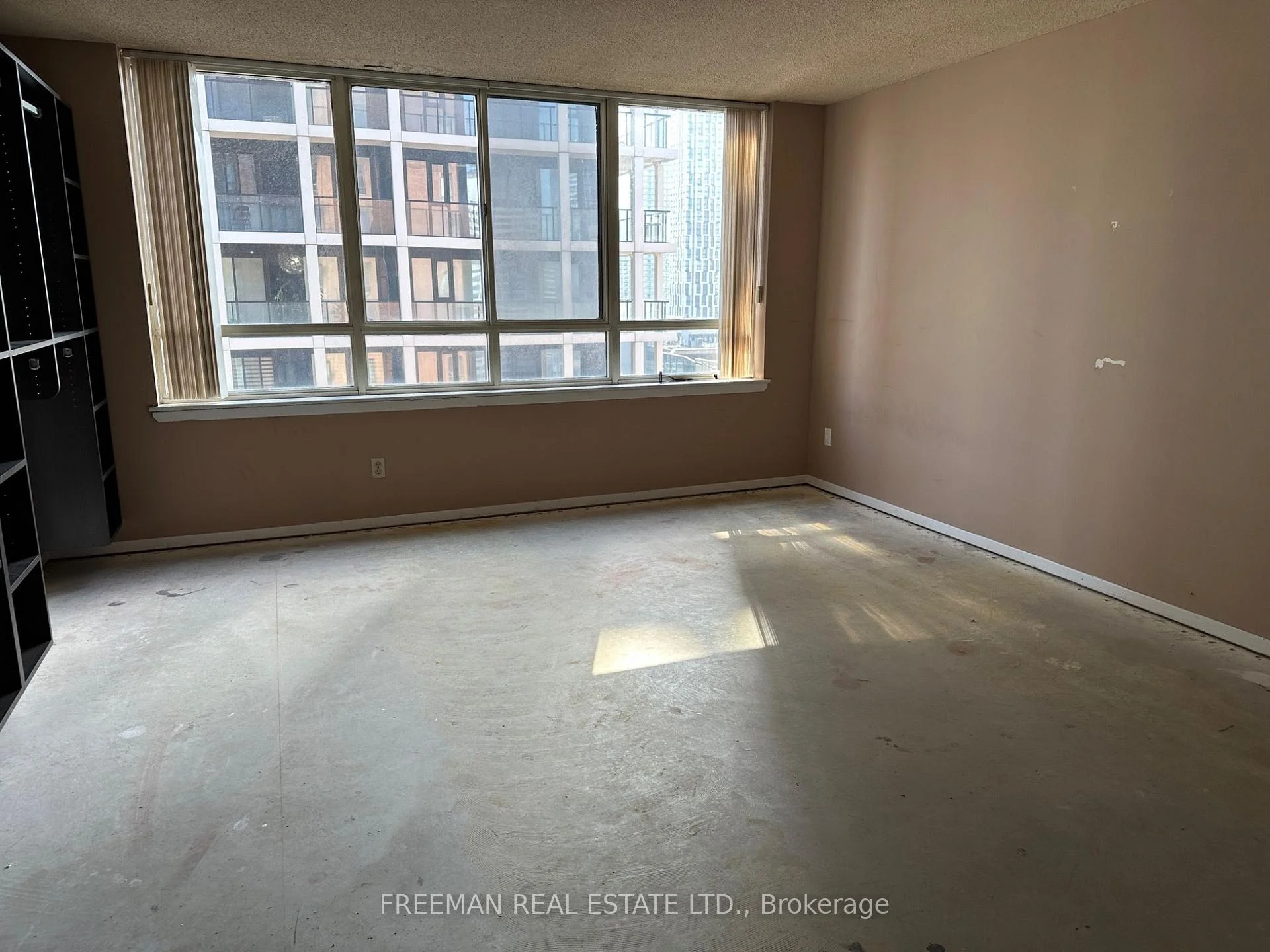 Photo 6 of Unit 2405, 633 Bay Street, Toronto, Bay Street Corridor — HOMEH