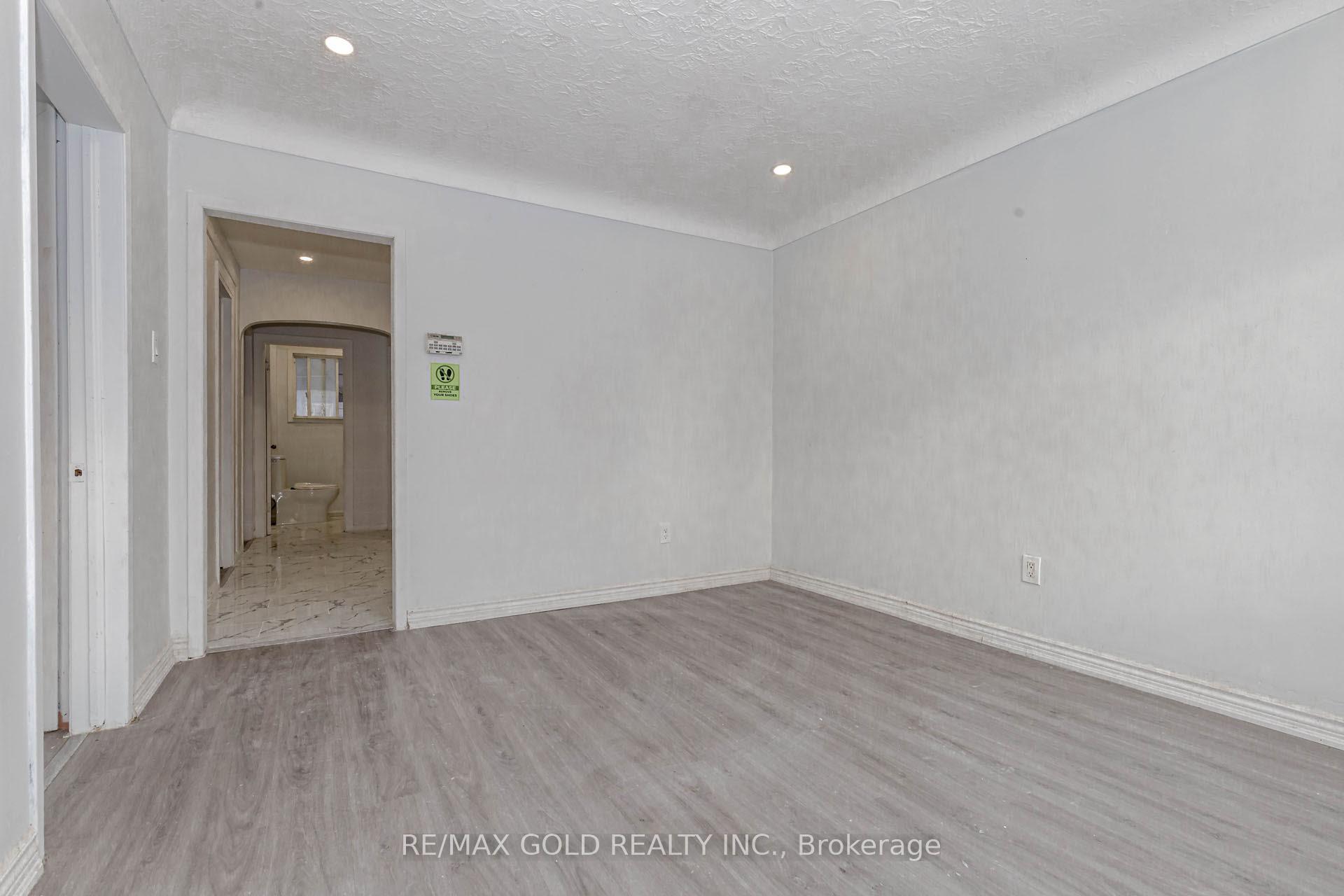 Photo 4 of 55 Hamilton Street, St. Catharines, Western Hill — HOMEH