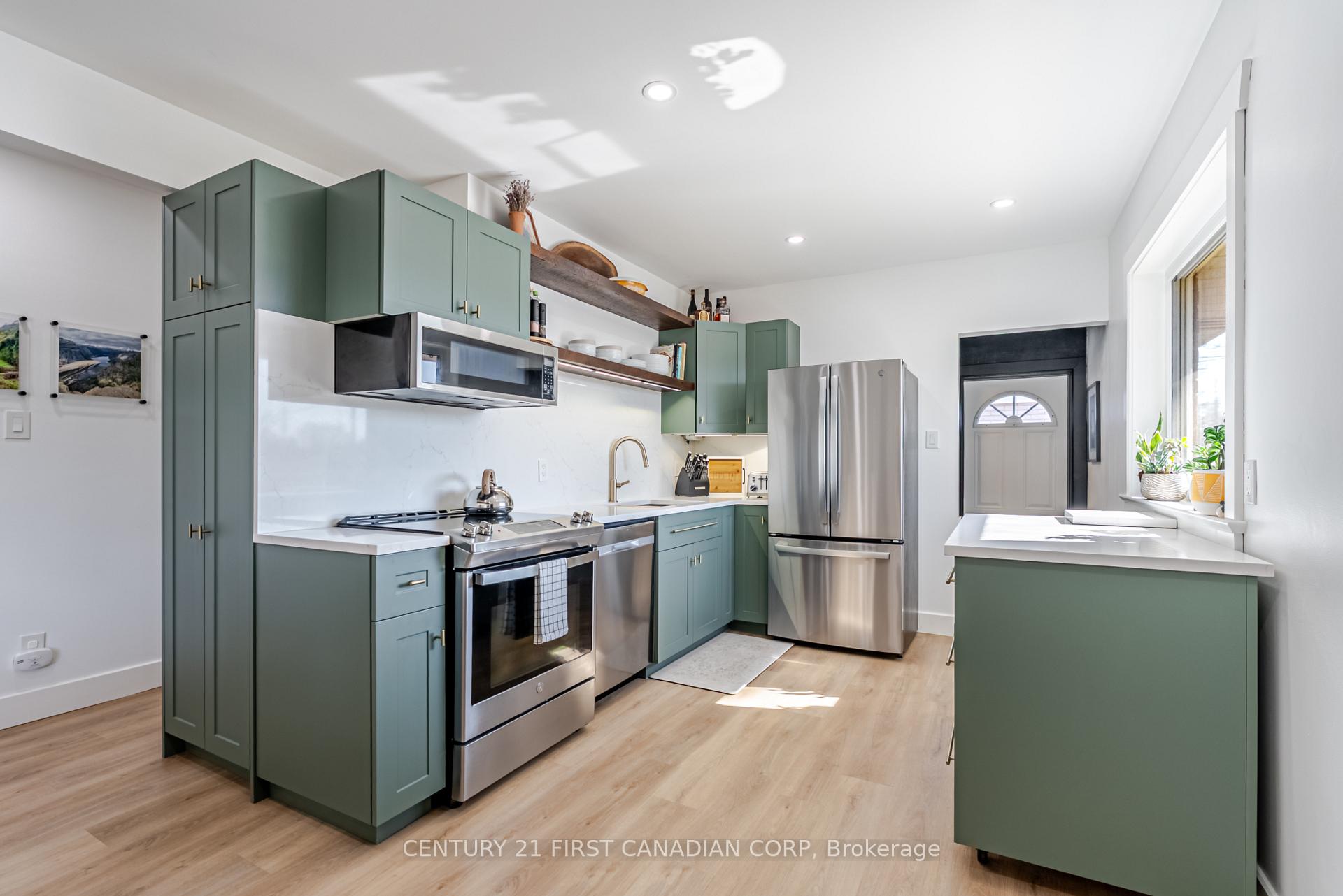 Photo 4 of 36 Edgewood Drive, Kitchener, Cherry Hill — HOMEH