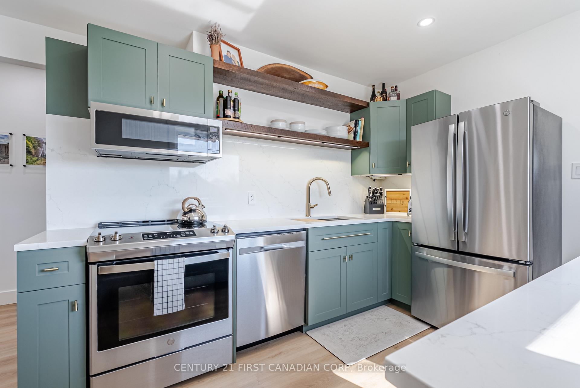 Photo 5 of 36 Edgewood Drive, Kitchener, Cherry Hill — HOMEH