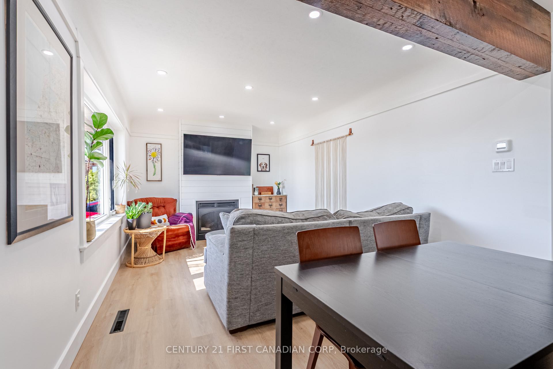 Photo 10 of 36 Edgewood Drive, Kitchener, Cherry Hill — HOMEH