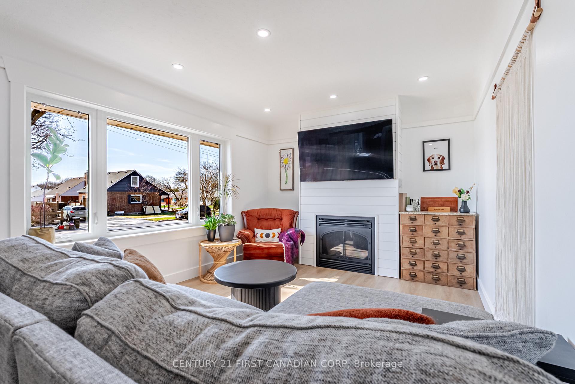 Photo 11 of 36 Edgewood Drive, Kitchener, Cherry Hill — HOMEH