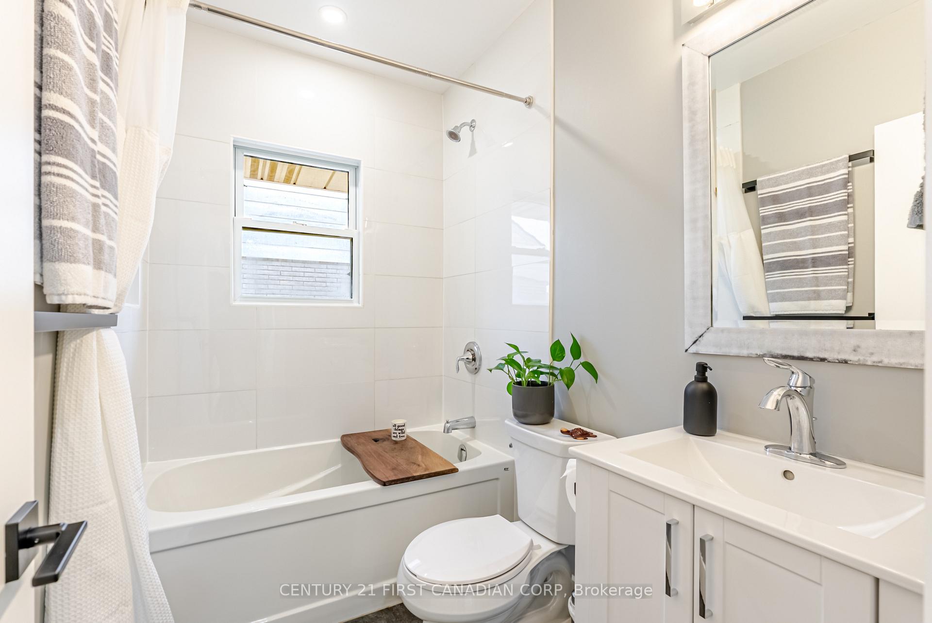 Photo 17 of 36 Edgewood Drive, Kitchener, Cherry Hill — HOMEH