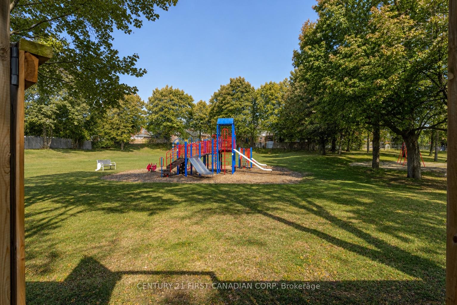 Photo 31 of 36 Edgewood Drive, Kitchener, Cherry Hill — HOMEH