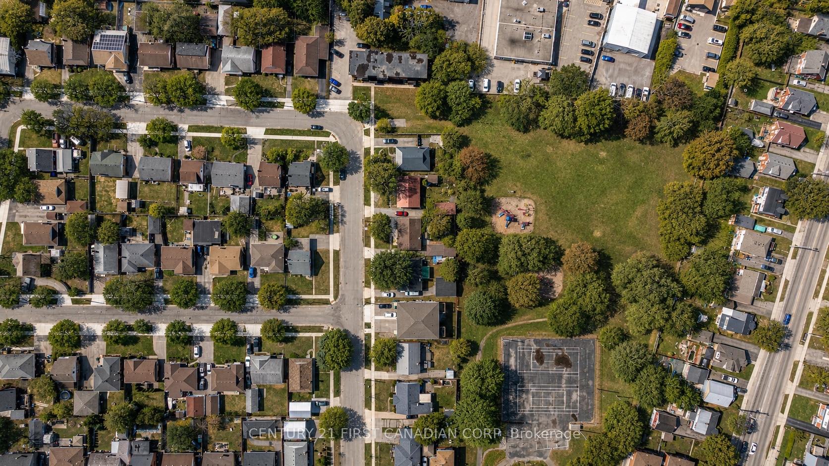 Photo 34 of 36 Edgewood Drive, Kitchener, Cherry Hill — HOMEH