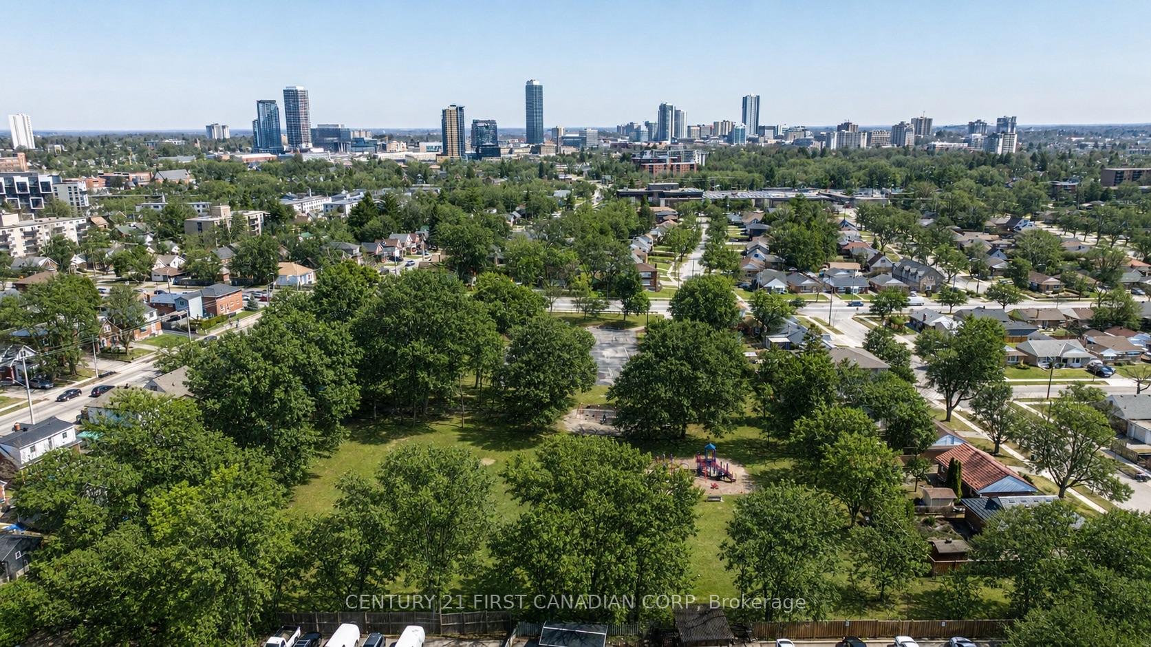 Photo 35 of 36 Edgewood Drive, Kitchener, Cherry Hill — HOMEH