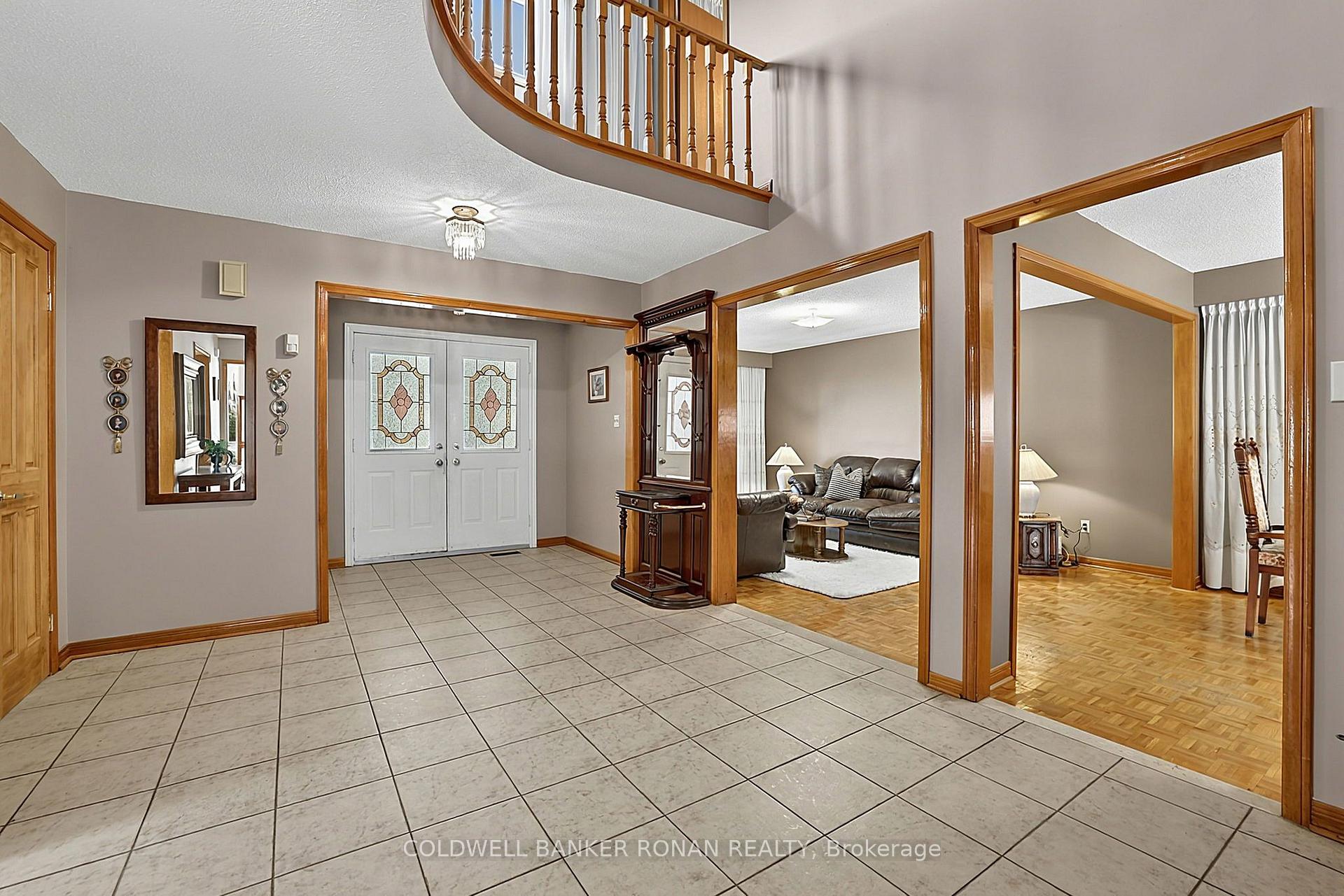 Photo 5 of 33 Marevan Place, Vaughan, East Woodbridge — HOMEH