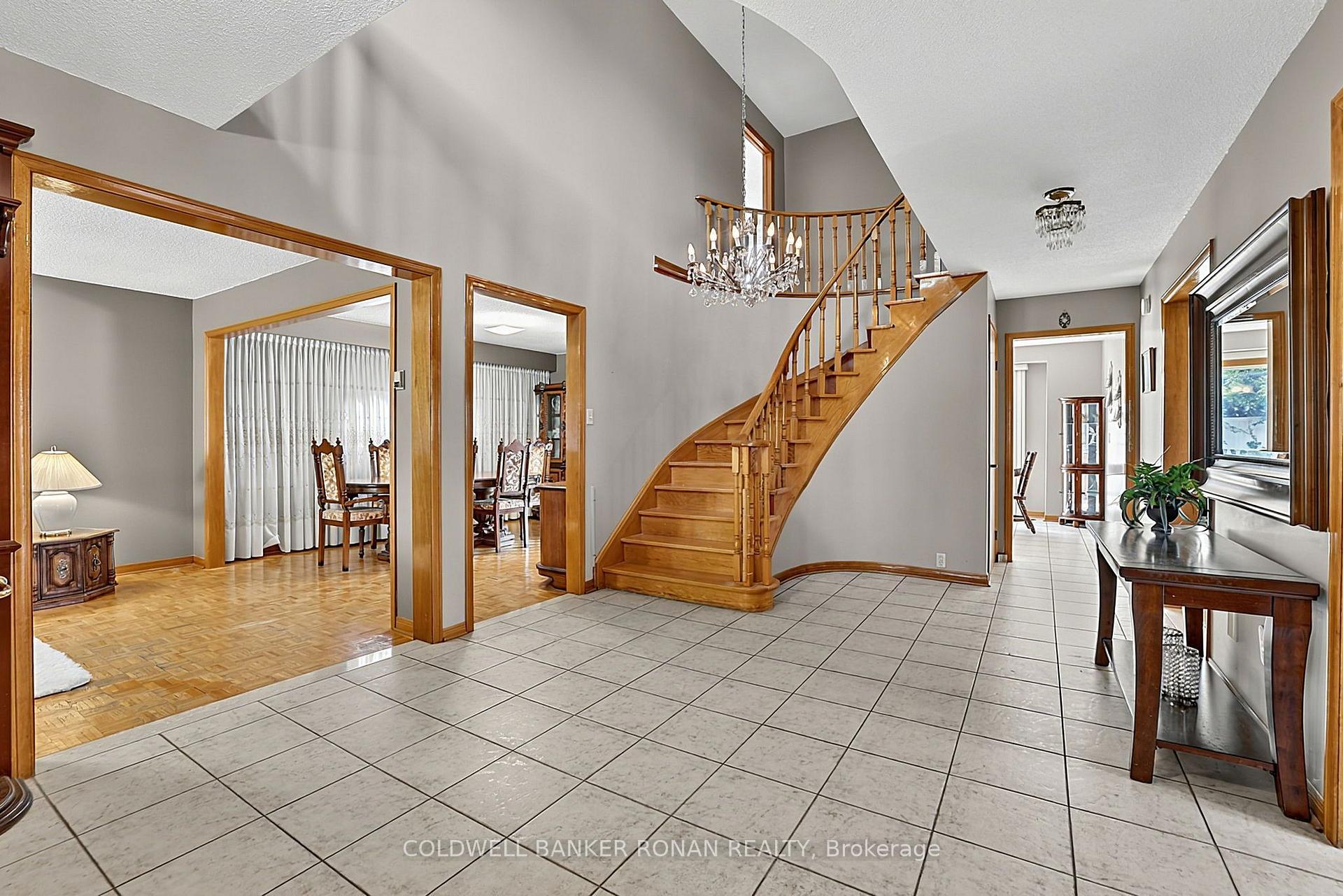 Photo 6 of 33 Marevan Place, Vaughan, East Woodbridge — HOMEH