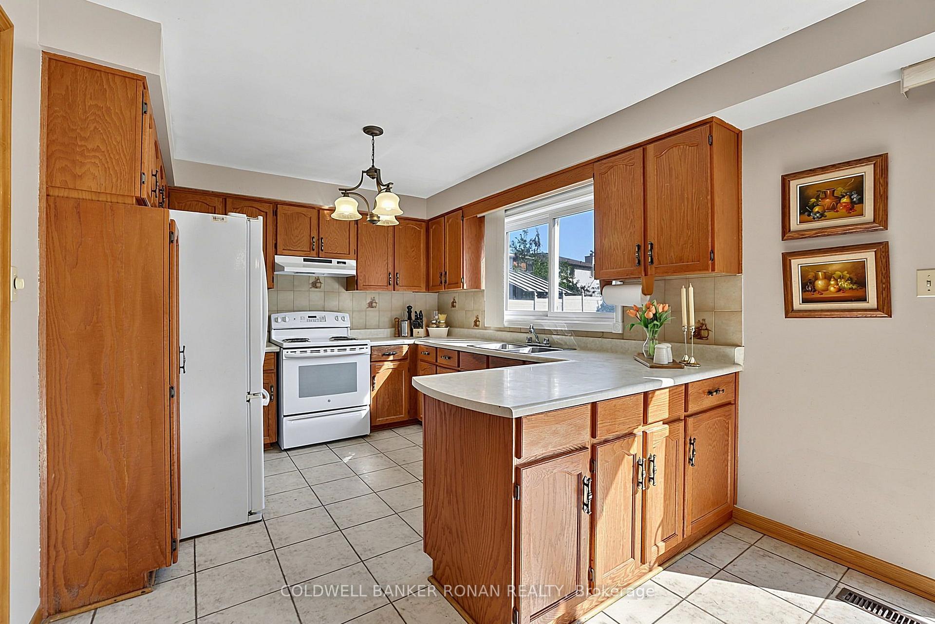 Photo 11 of 33 Marevan Place, Vaughan, East Woodbridge — HOMEH