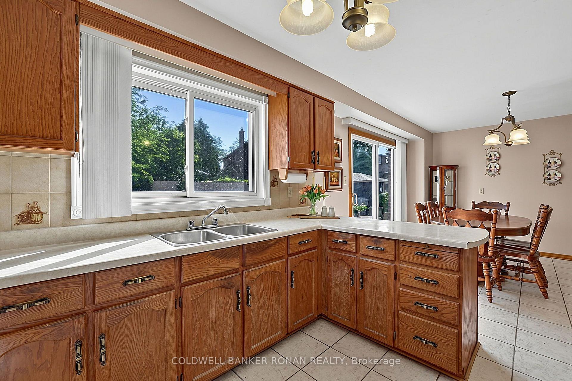 Photo 12 of 33 Marevan Place, Vaughan, East Woodbridge — HOMEH