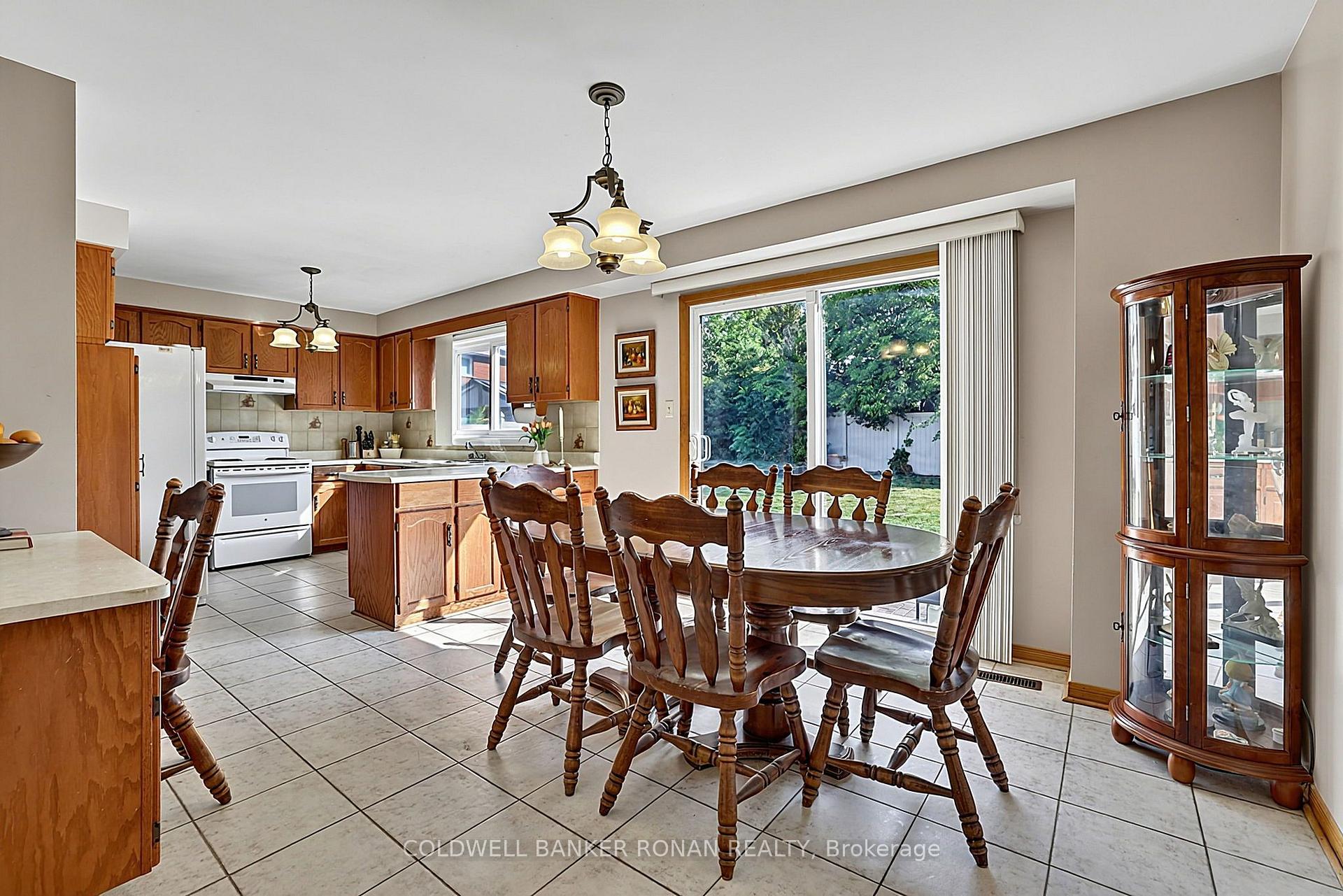 Photo 13 of 33 Marevan Place, Vaughan, East Woodbridge — HOMEH