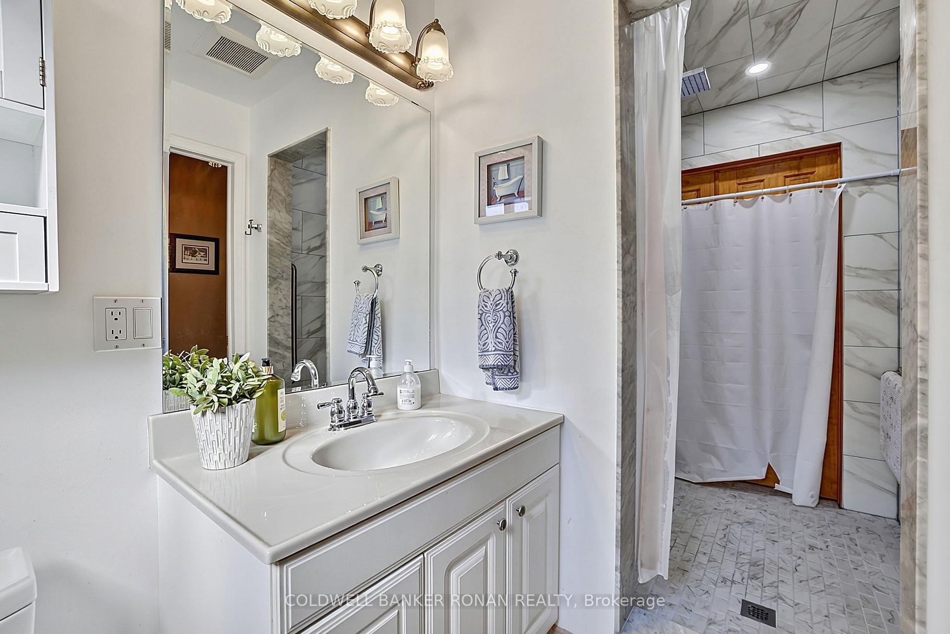 Photo 16 of 33 Marevan Place, Vaughan, East Woodbridge — HOMEH