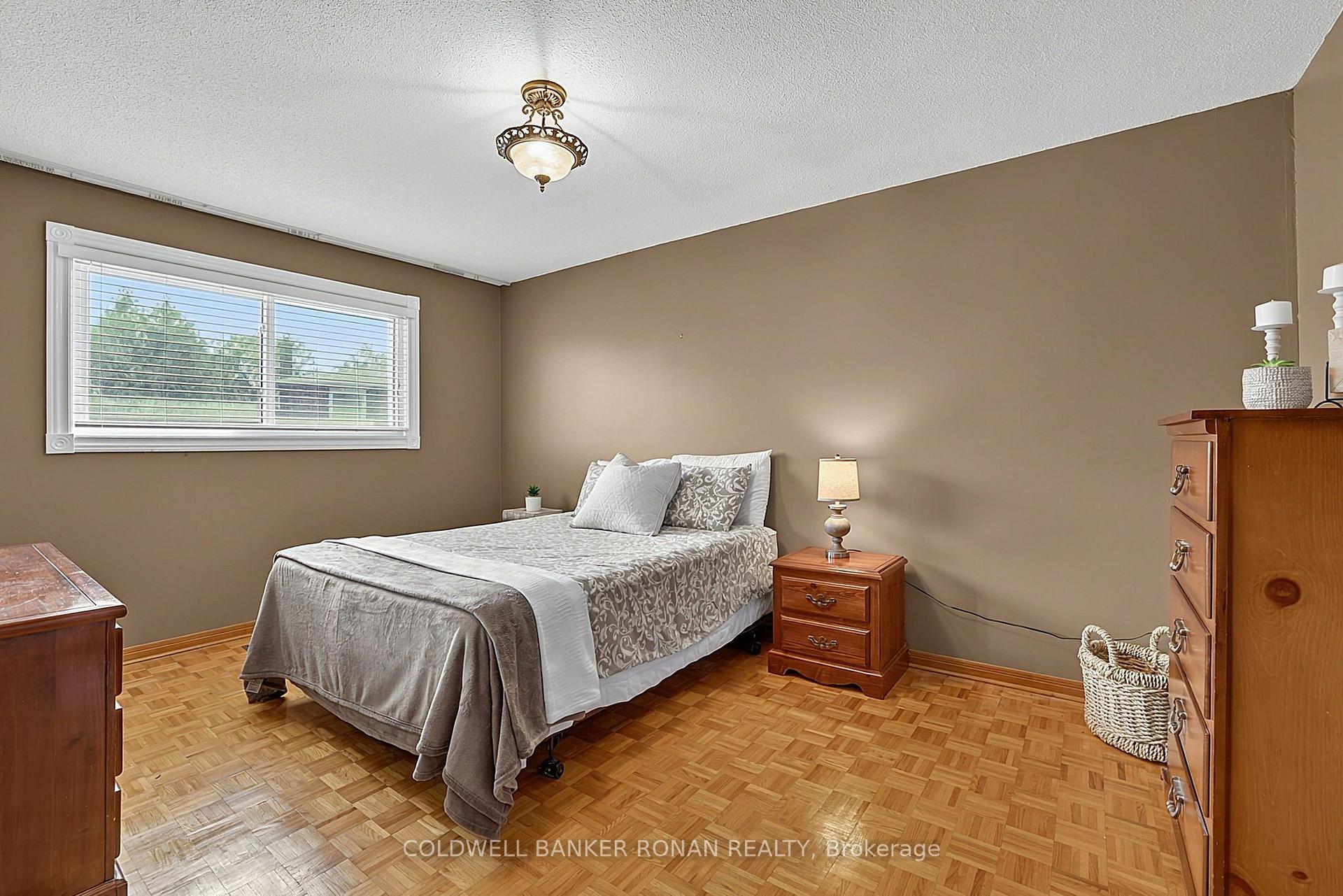 Photo 23 of 33 Marevan Place, Vaughan, East Woodbridge — HOMEH