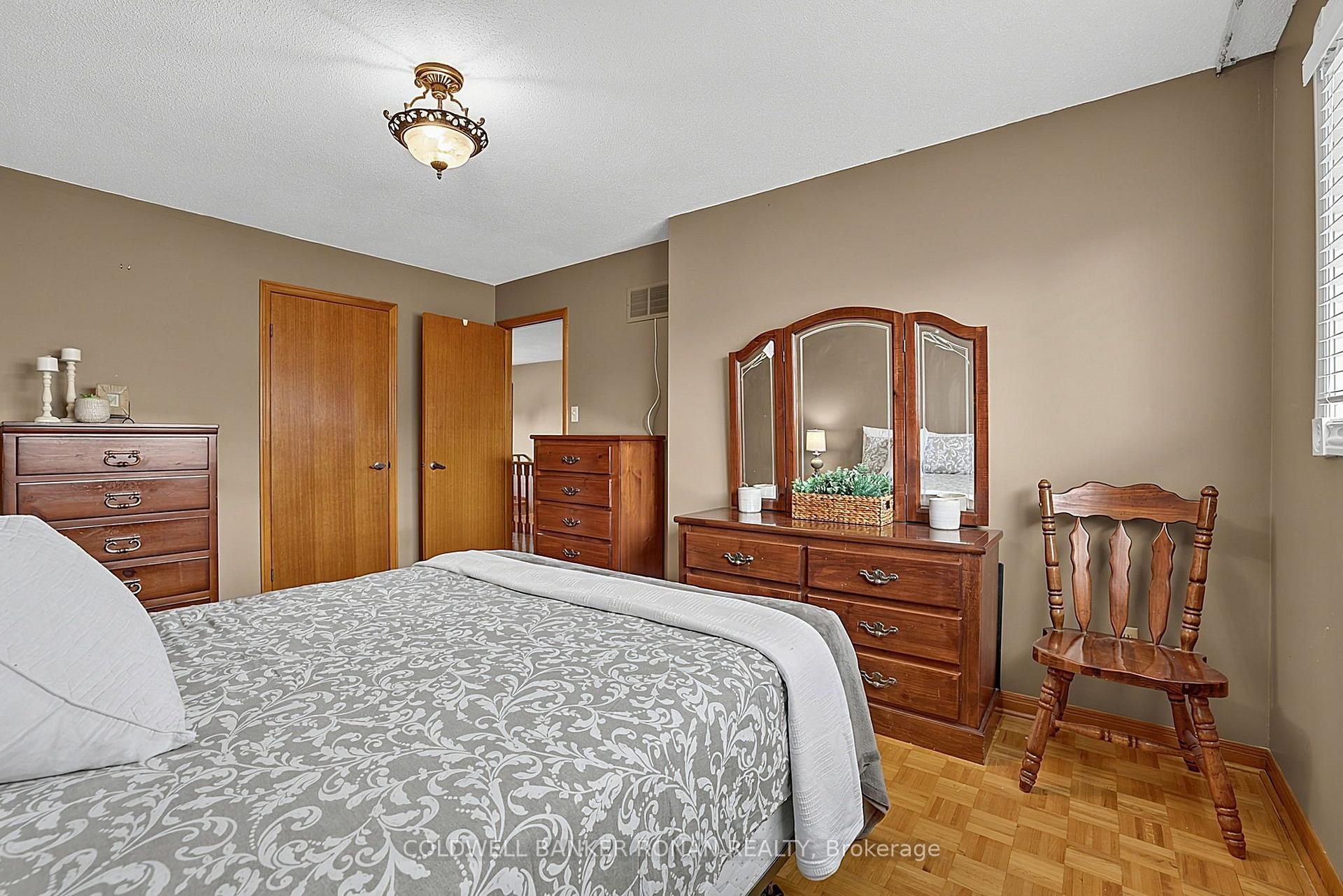 Photo 24 of 33 Marevan Place, Vaughan, East Woodbridge — HOMEH