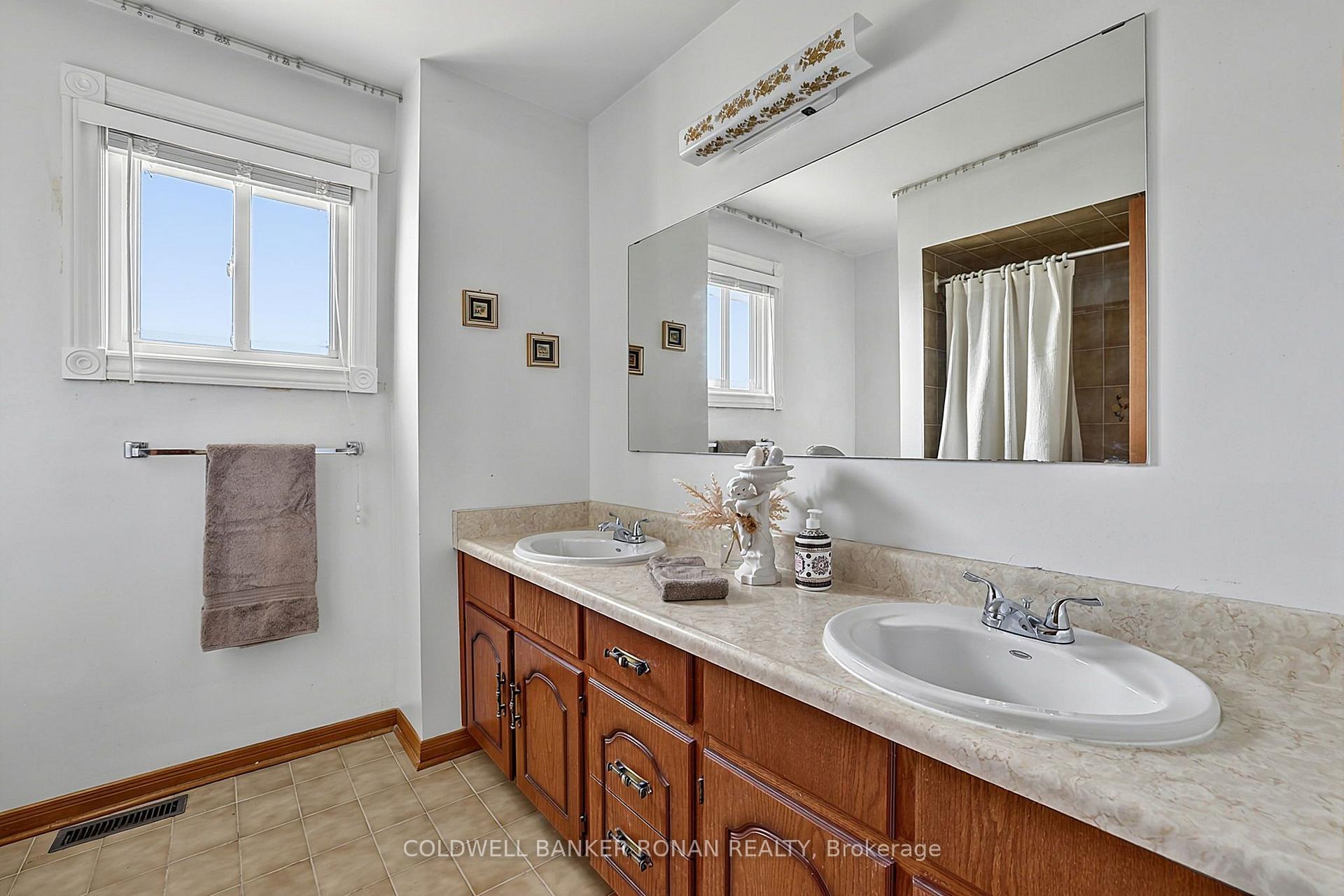 Photo 28 of 33 Marevan Place, Vaughan, East Woodbridge — HOMEH