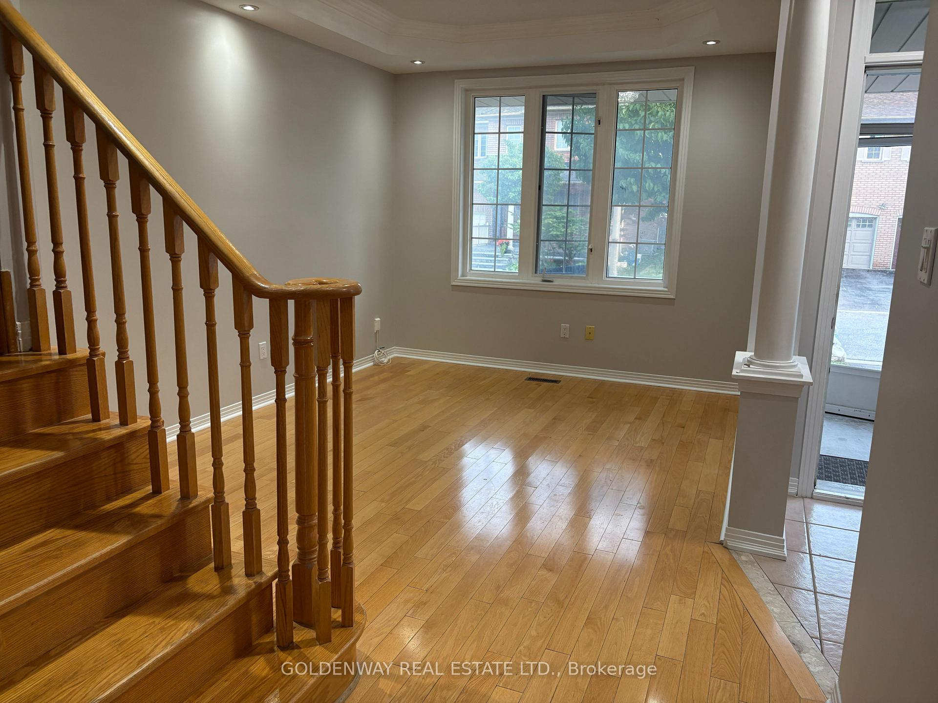 Photo 2 of 34 Whitford Road, Markham, Cachet — HOMEH