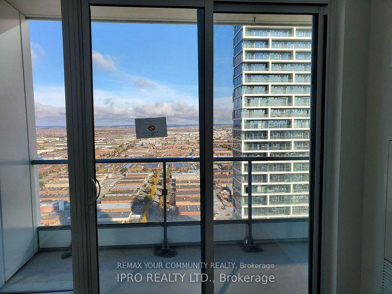 Photo 8 of Unit 4111, 5 Buttermill Avenue, Vaughan, Vaughan Corporate Centre — HOMEH