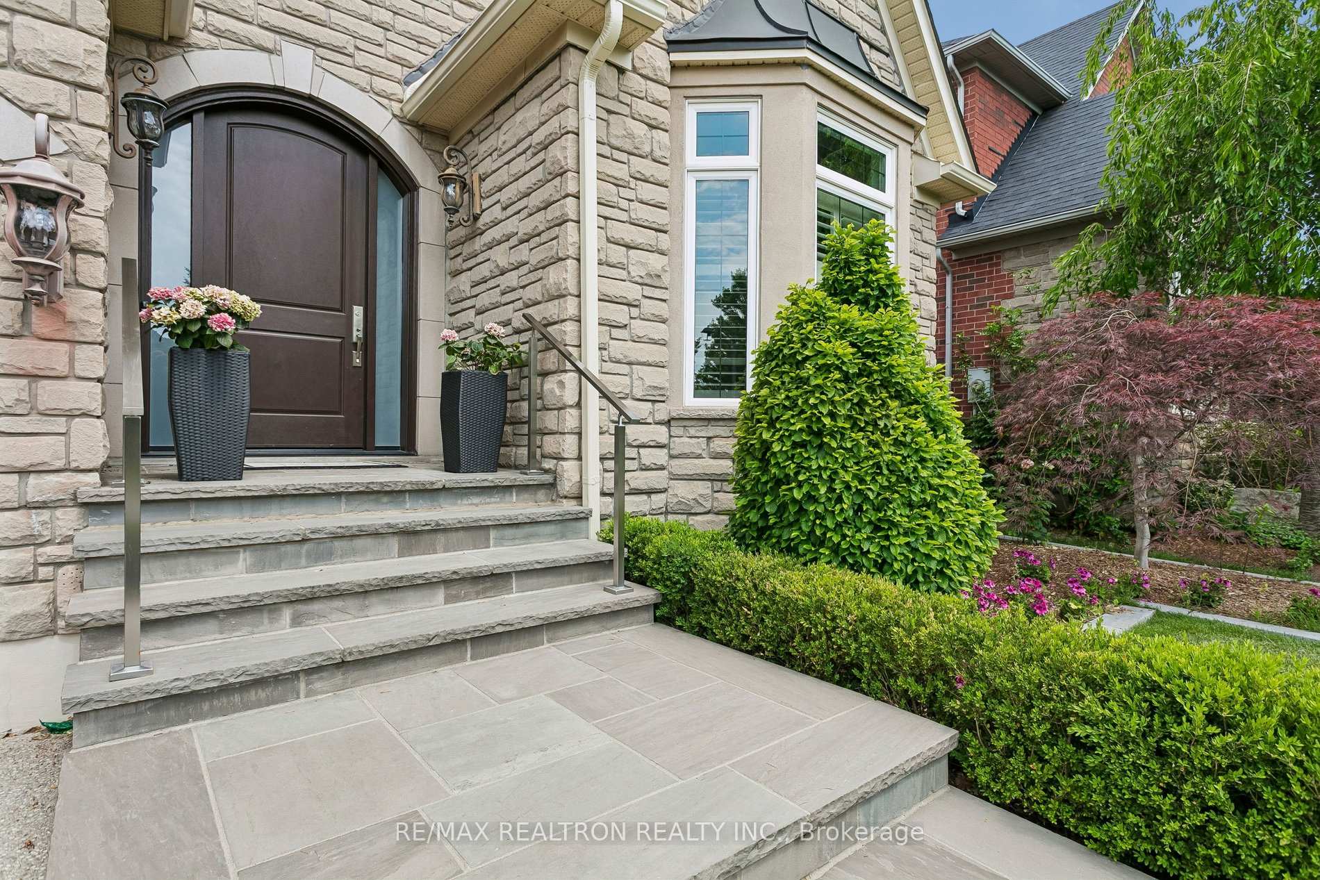 Photo 2 of 2207 Mariposa Road, Oakville, Westmount — HOMEH
