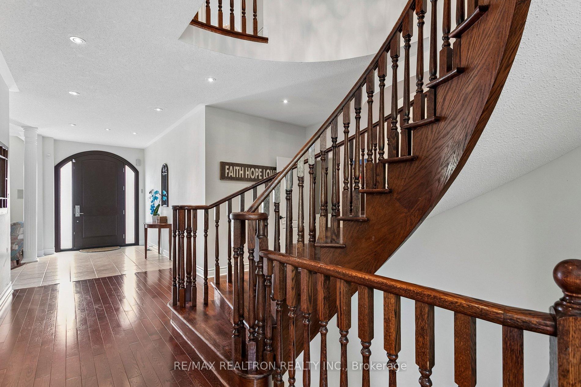 Photo 3 of 2207 Mariposa Road, Oakville, Westmount — HOMEH