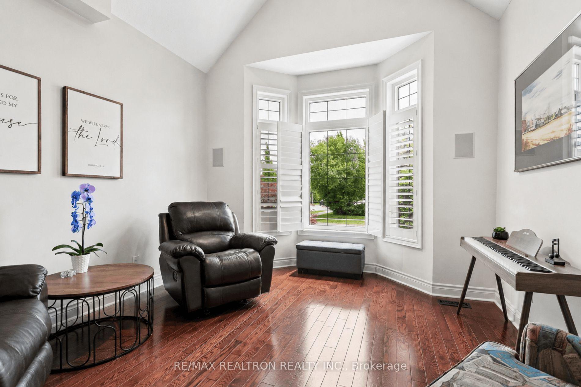 Photo 5 of 2207 Mariposa Road, Oakville, Westmount — HOMEH