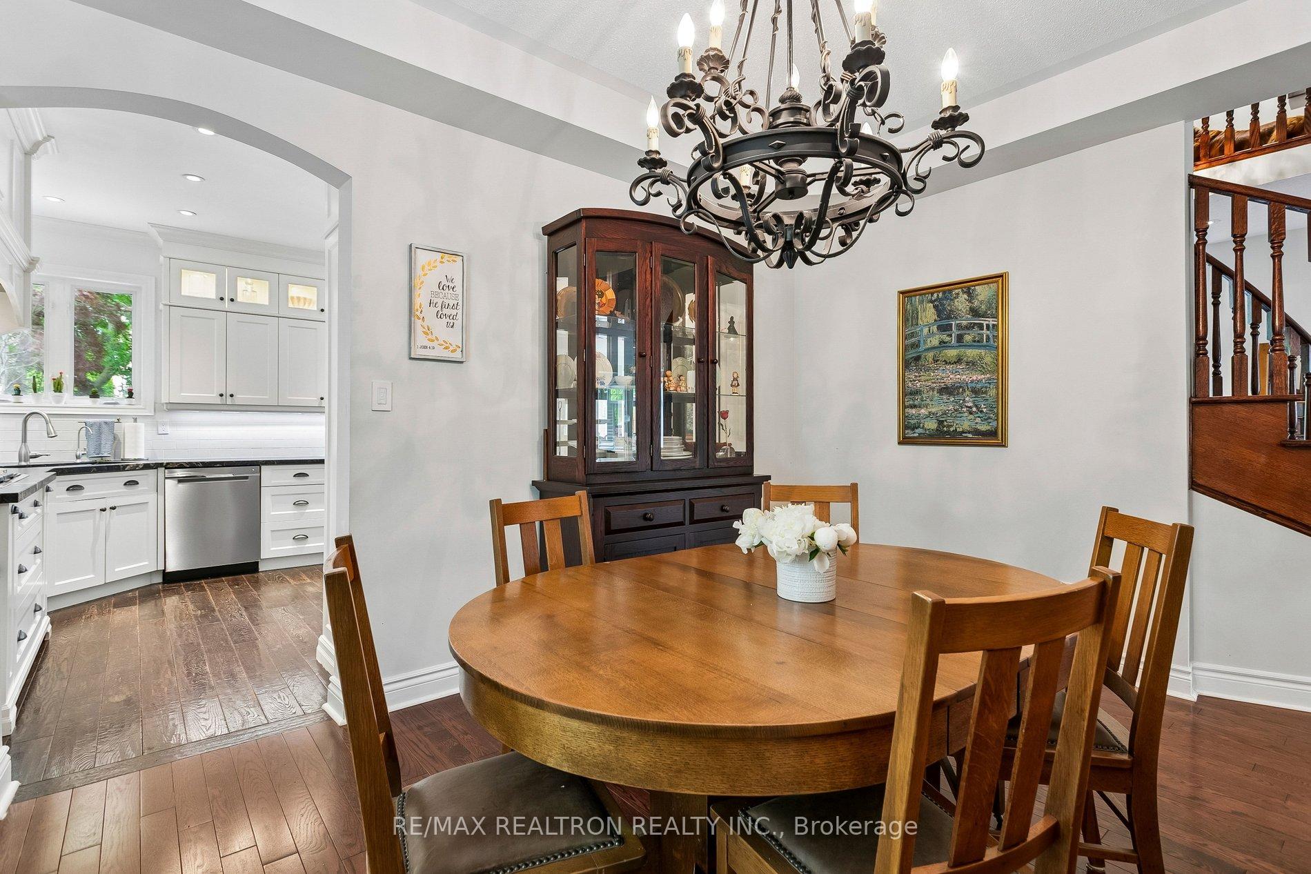 Photo 6 of 2207 Mariposa Road, Oakville, Westmount — HOMEH