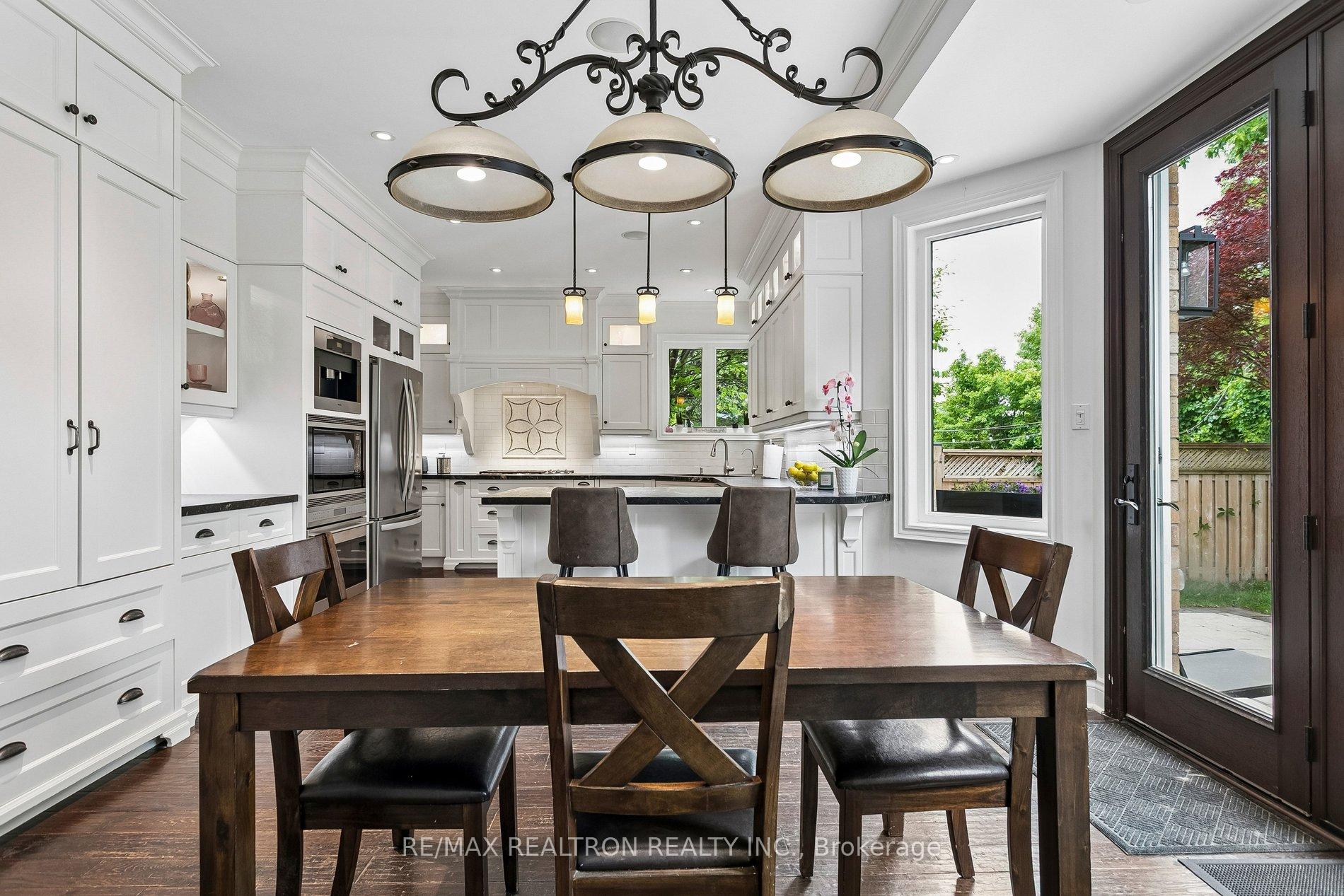 Photo 10 of 2207 Mariposa Road, Oakville, Westmount — HOMEH