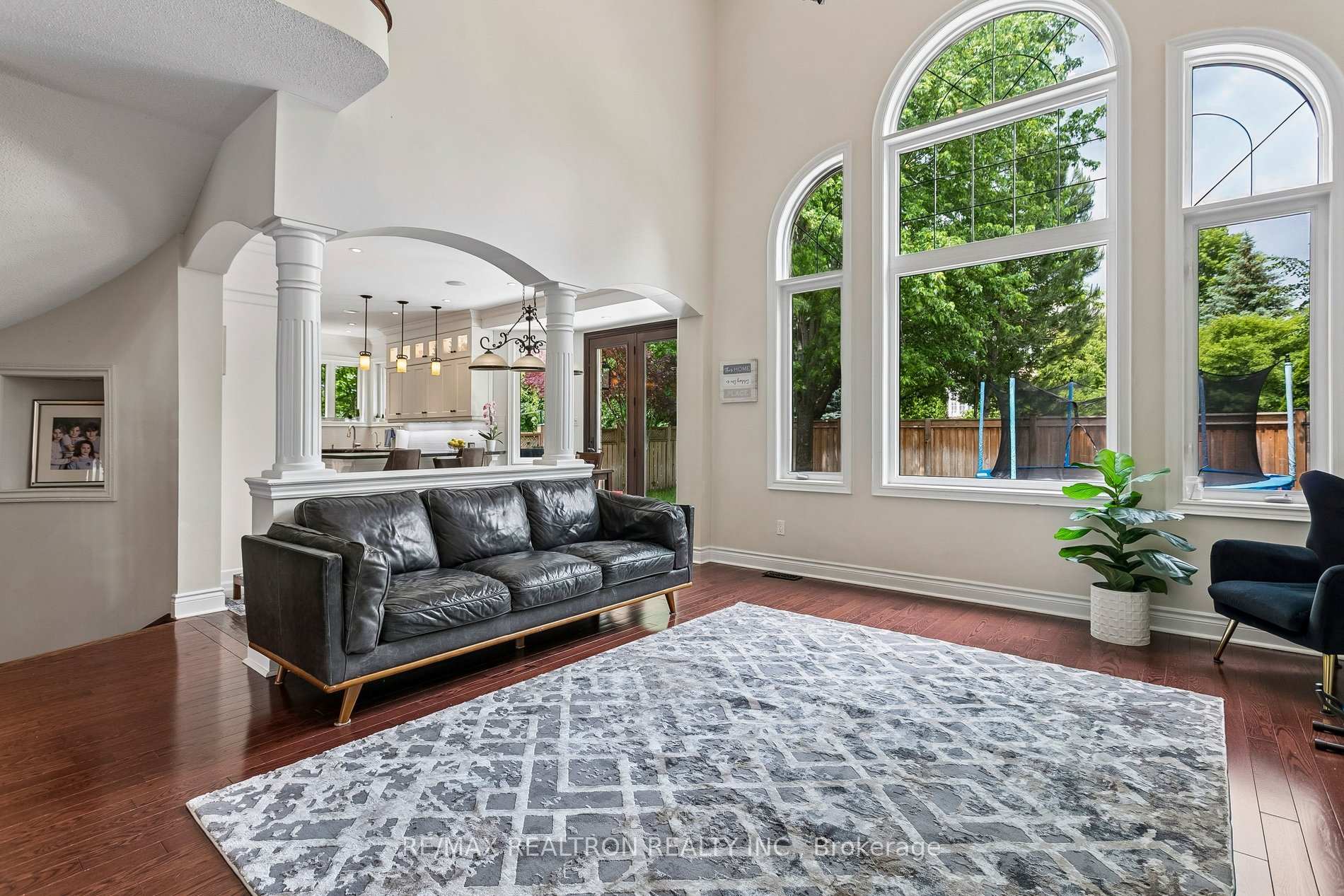 Photo 12 of 2207 Mariposa Road, Oakville, Westmount — HOMEH