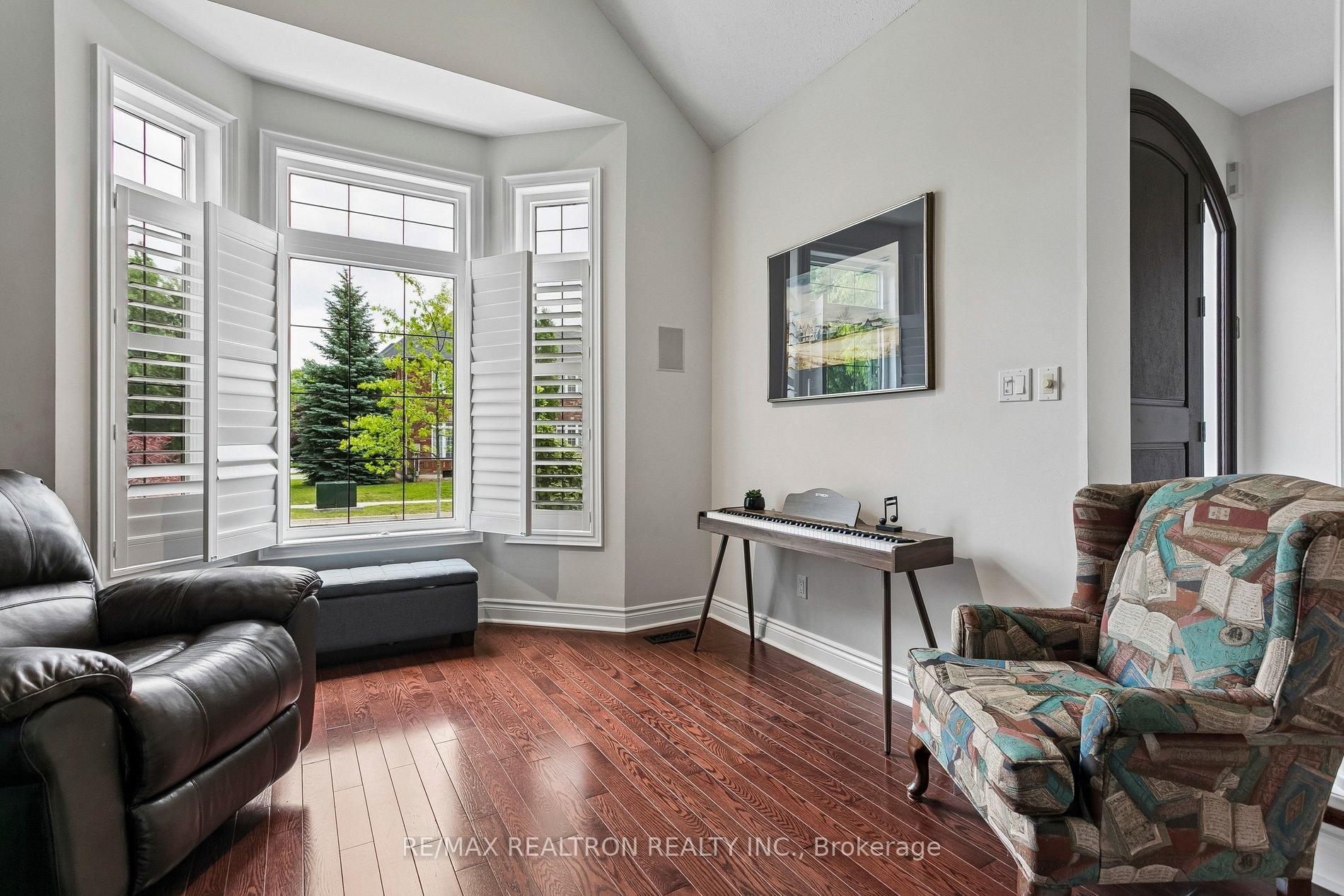 Photo 14 of 2207 Mariposa Road, Oakville, Westmount — HOMEH