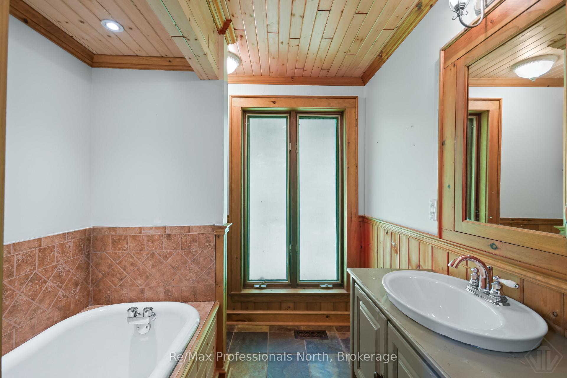 Photo 19 of 1658 Housey's Rapids Road, Gravenhurst, Ryde — HOMEH
