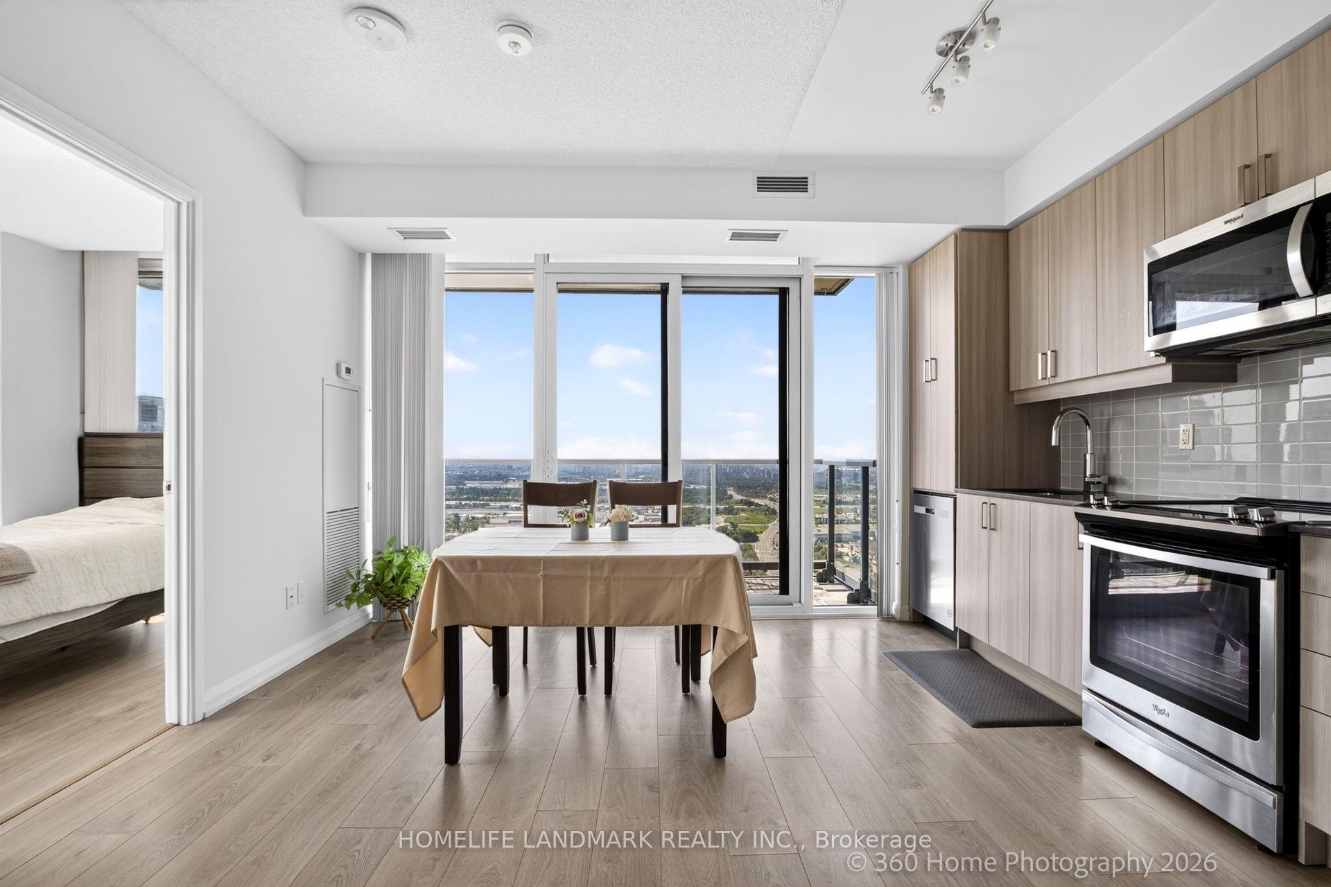 Photo 5 of Unit 3604, 7895 Jane Street, Vaughan, Concord — HOMEH