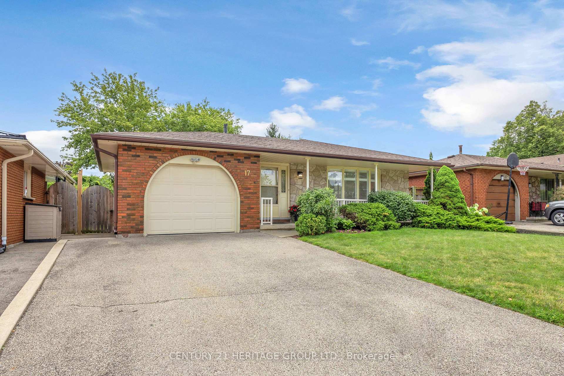 Photo 3 of 17 Stodola Drive, Brantford, Henderson-Sky Acres — HOMEH