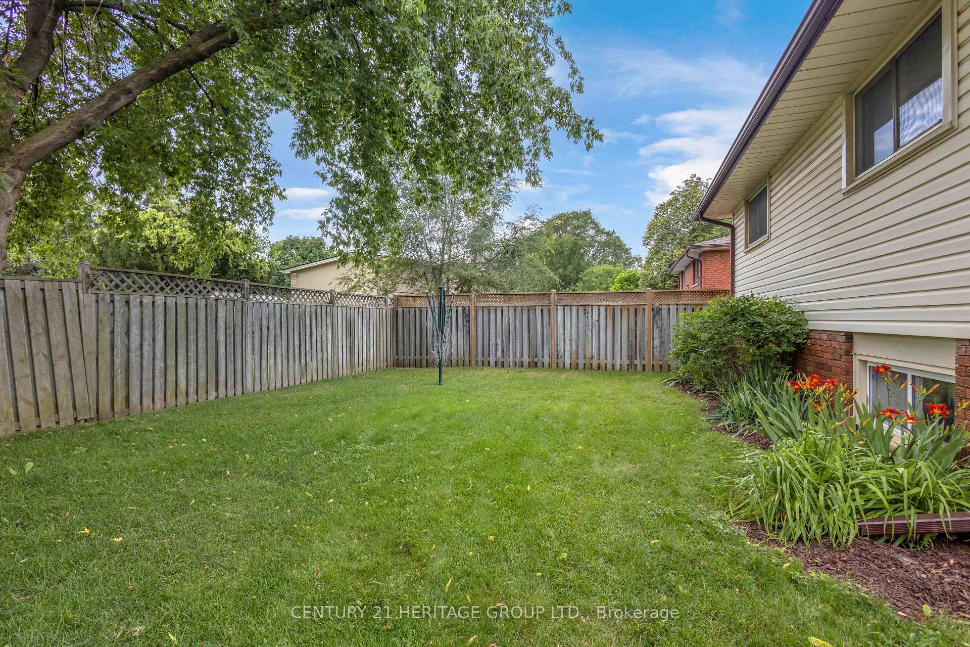 Photo 45 of 17 Stodola Drive, Brantford, Henderson-Sky Acres — HOMEH