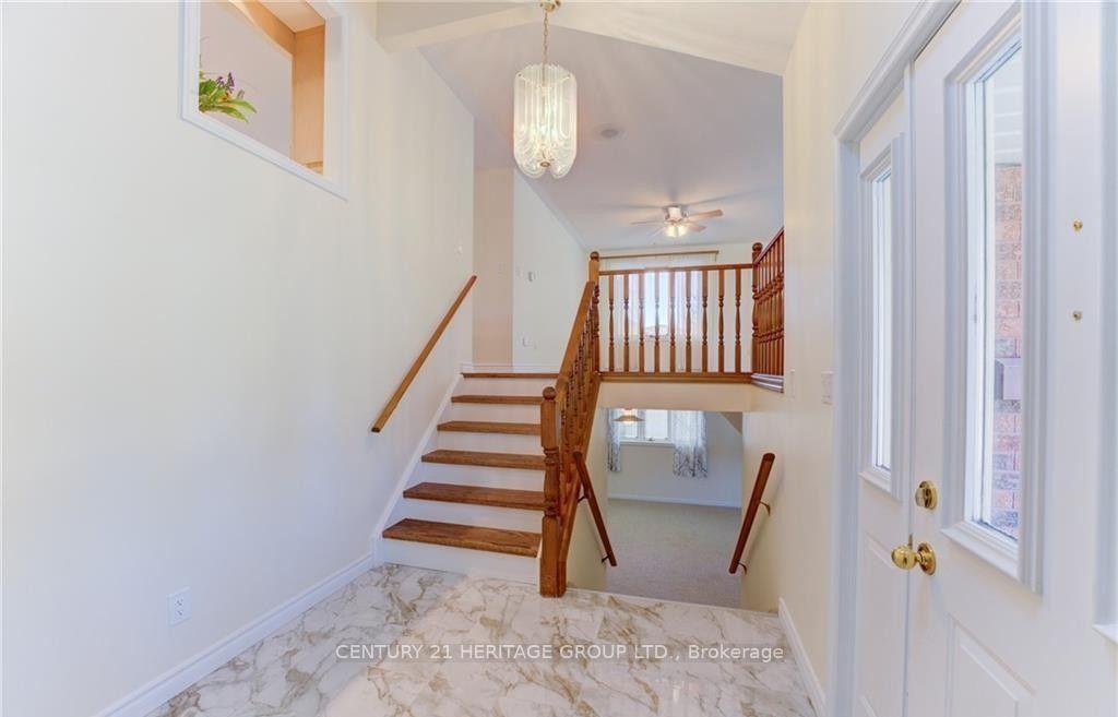 Photo 2 of 184 Hull Road, Strathroy-Caradoc, NE — HOMEH