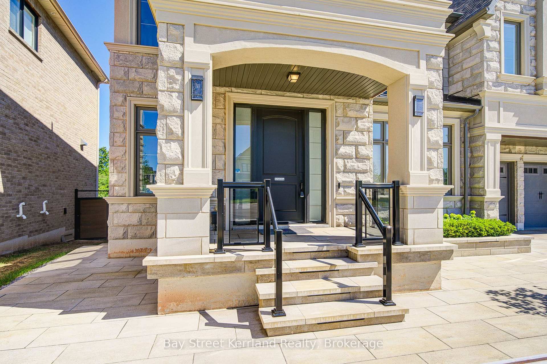 Photo 2 of 2267 Saw Whet Boulevard, Oakville, Glen Abbey — HOMEH
