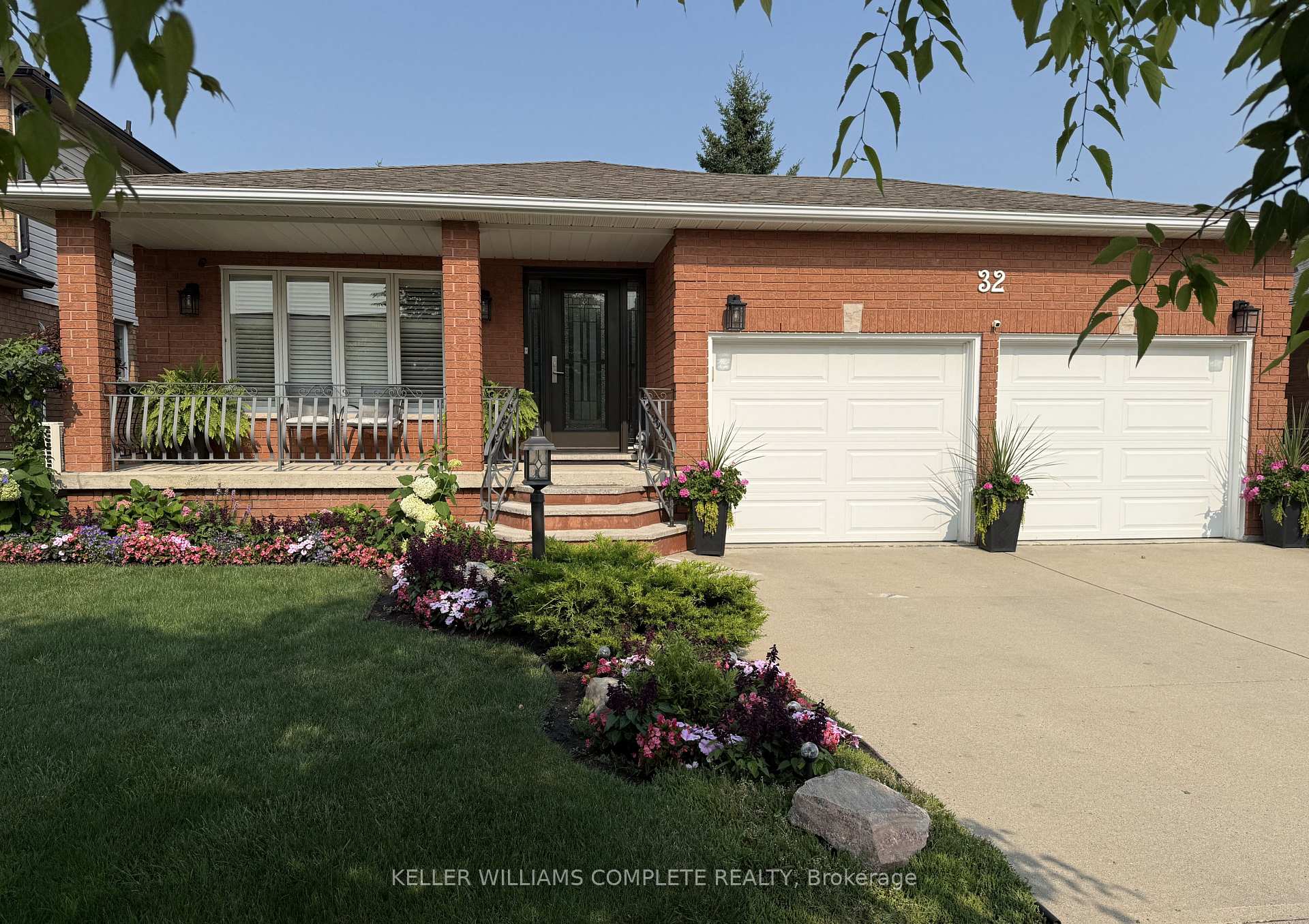 Photo 1 of 32 Highbury Drive, Hamilton, Stoney Creek Mountain — HOMEH