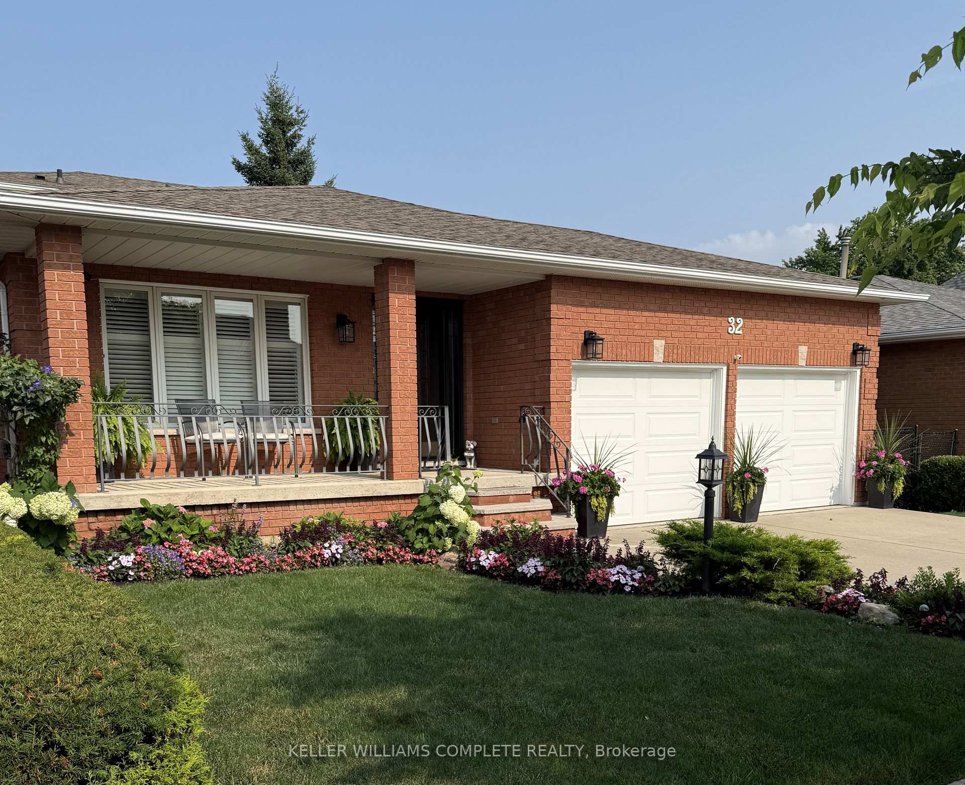 Photo 2 of 32 Highbury Drive, Hamilton, Stoney Creek Mountain — HOMEH