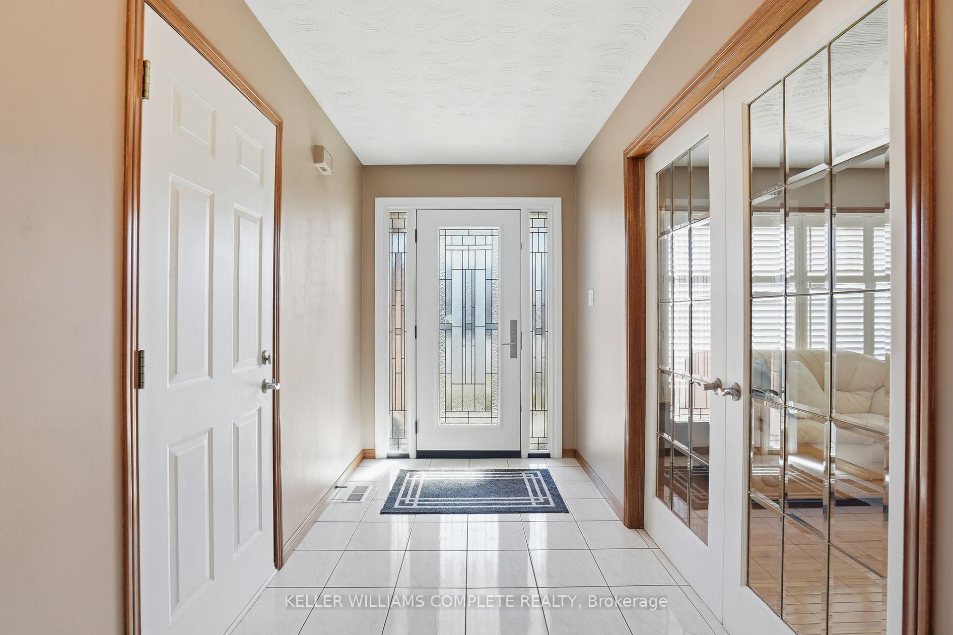 Photo 3 of 32 Highbury Drive, Hamilton, Stoney Creek Mountain — HOMEH