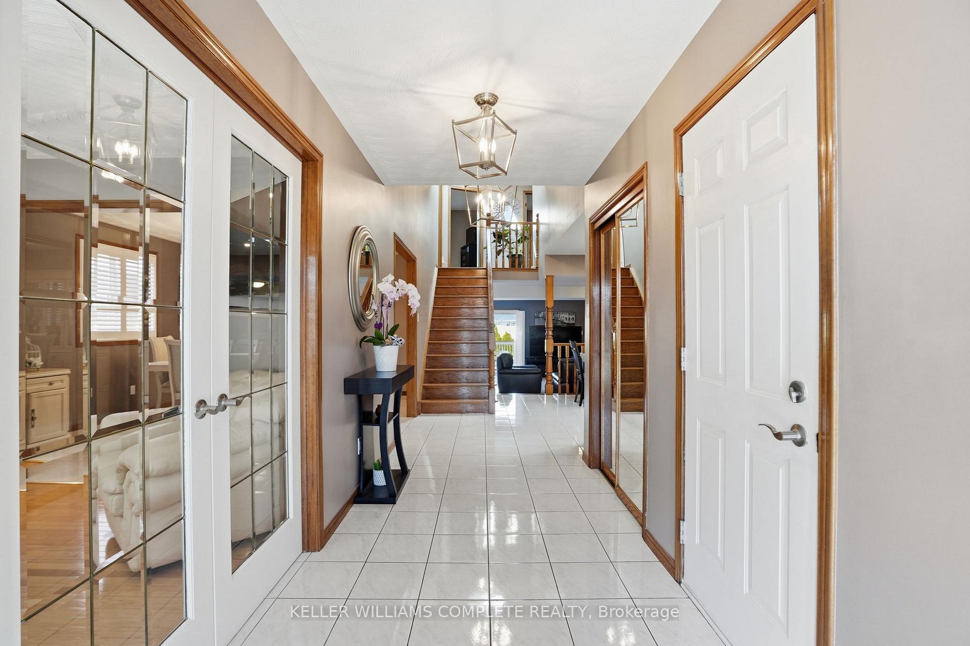 Photo 4 of 32 Highbury Drive, Hamilton, Stoney Creek Mountain — HOMEH