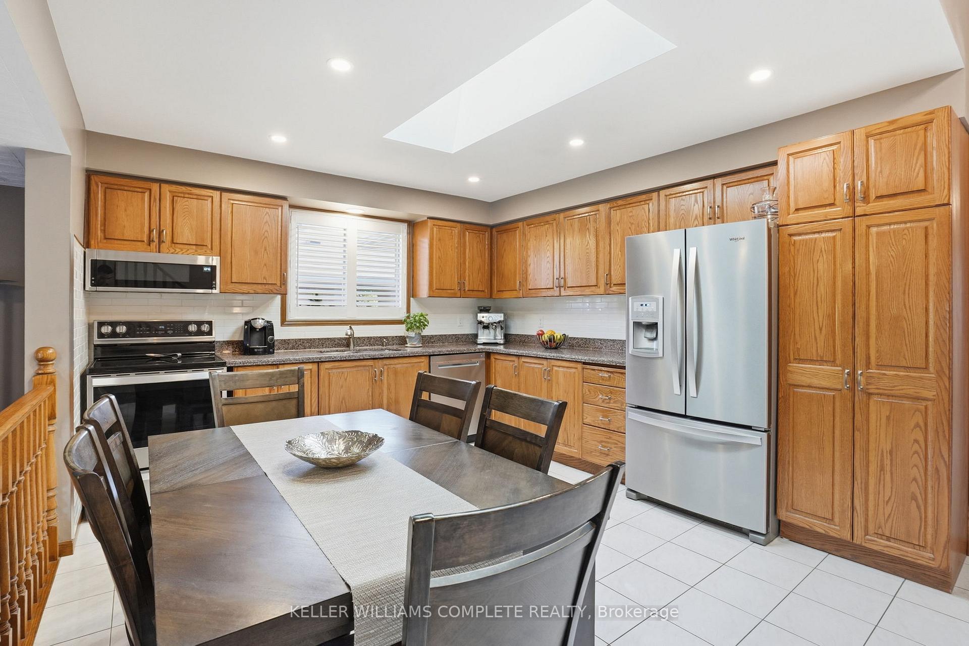 Photo 10 of 32 Highbury Drive, Hamilton, Stoney Creek Mountain — HOMEH