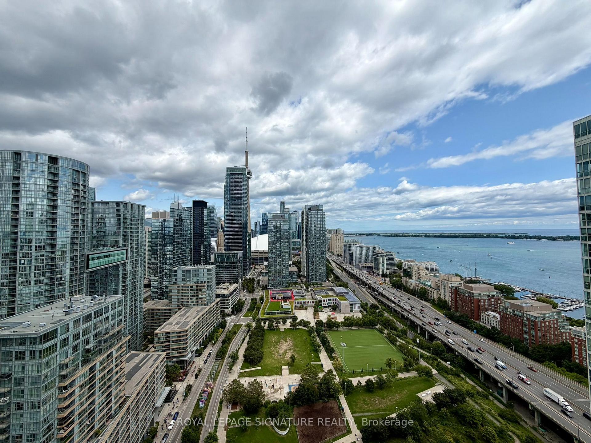 Photo 3 of Unit 4112, 85 Queens Wharf Road, Toronto, Waterfront Communities — HOMEH