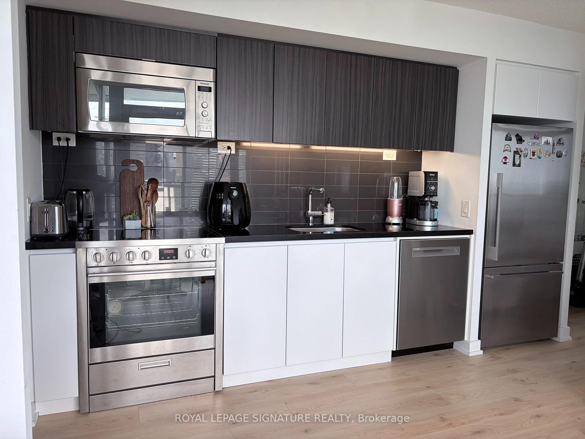 Photo 4 of Unit 4112, 85 Queens Wharf Road, Toronto, Waterfront Communities — HOMEH