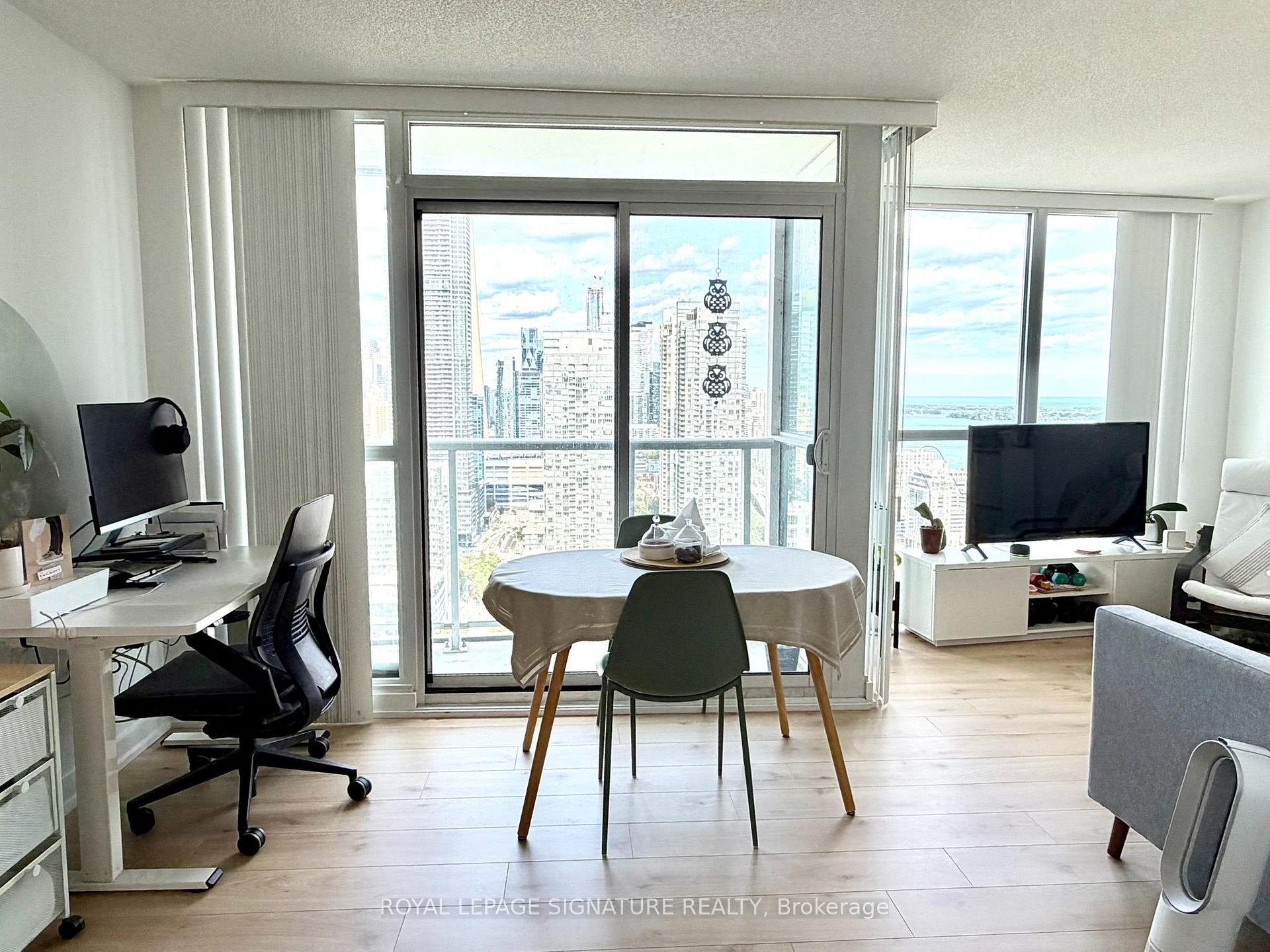 Photo 5 of Unit 4112, 85 Queens Wharf Road, Toronto, Waterfront Communities — HOMEH