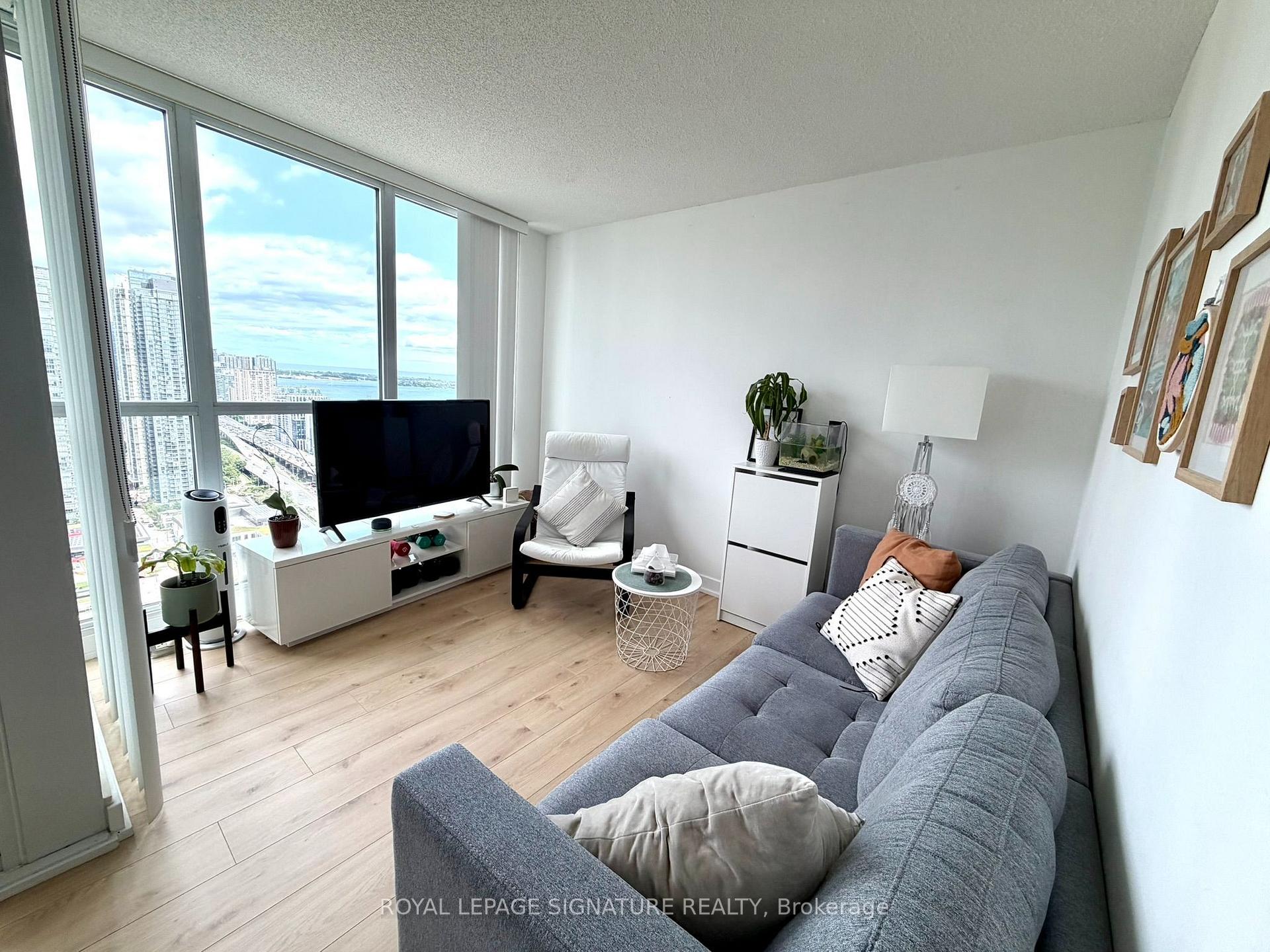 Photo 7 of Unit 4112, 85 Queens Wharf Road, Toronto, Waterfront Communities — HOMEH