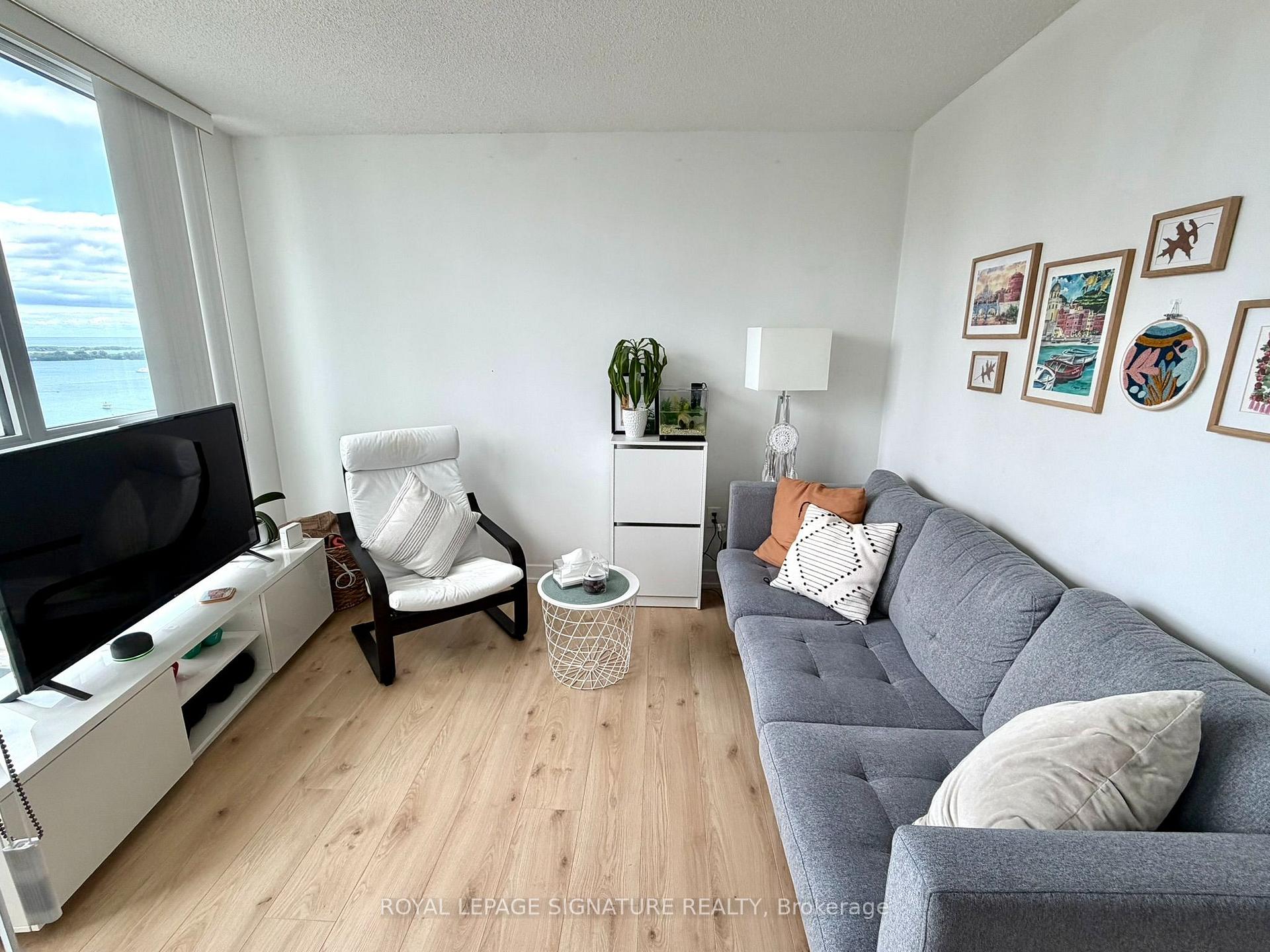 Photo 8 of Unit 4112, 85 Queens Wharf Road, Toronto, Waterfront Communities — HOMEH