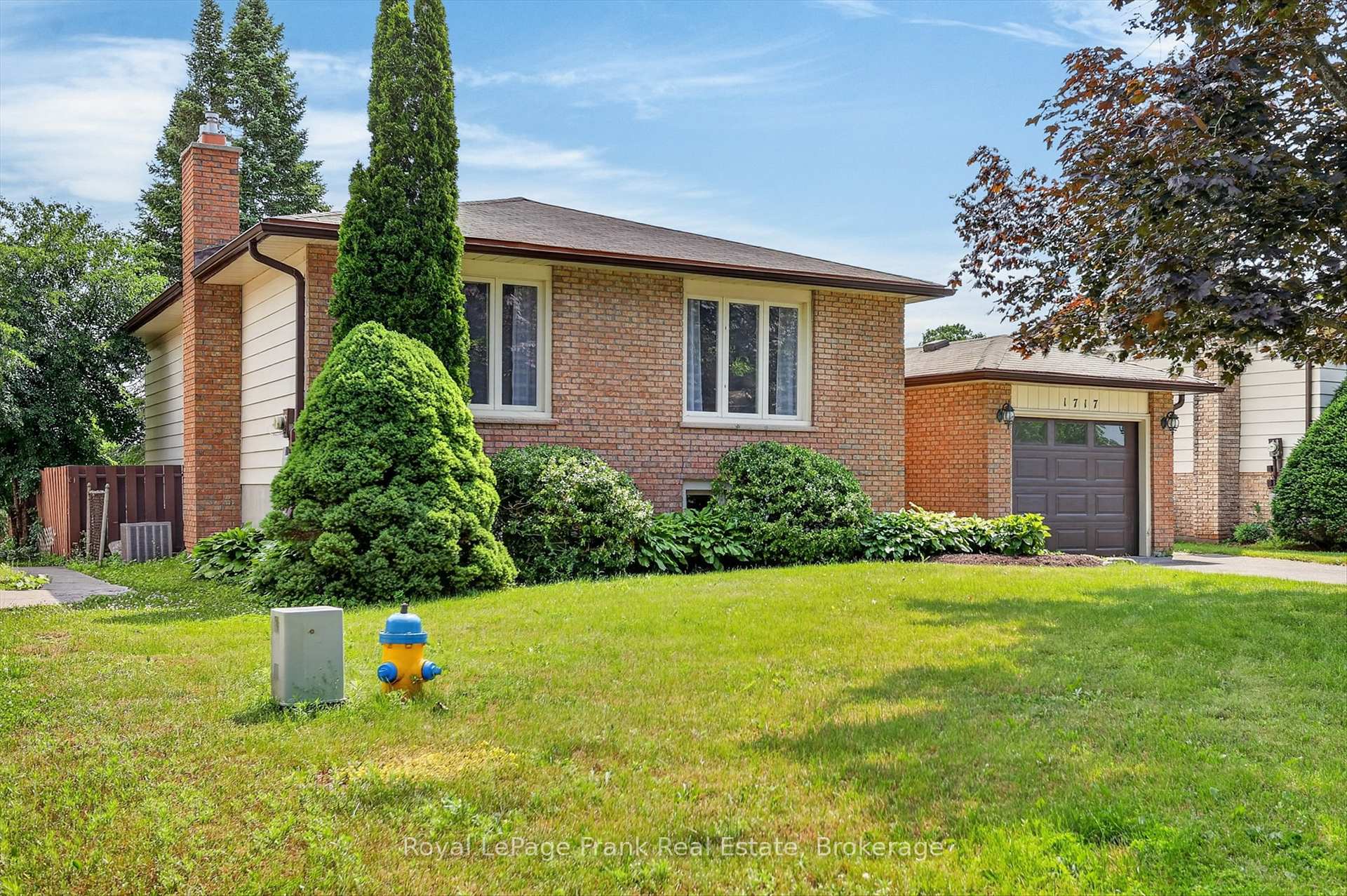 Photo 1 of 1717 Woodgrove Crescent, Peterborough, Monaghan Ward 2 — HOMEH