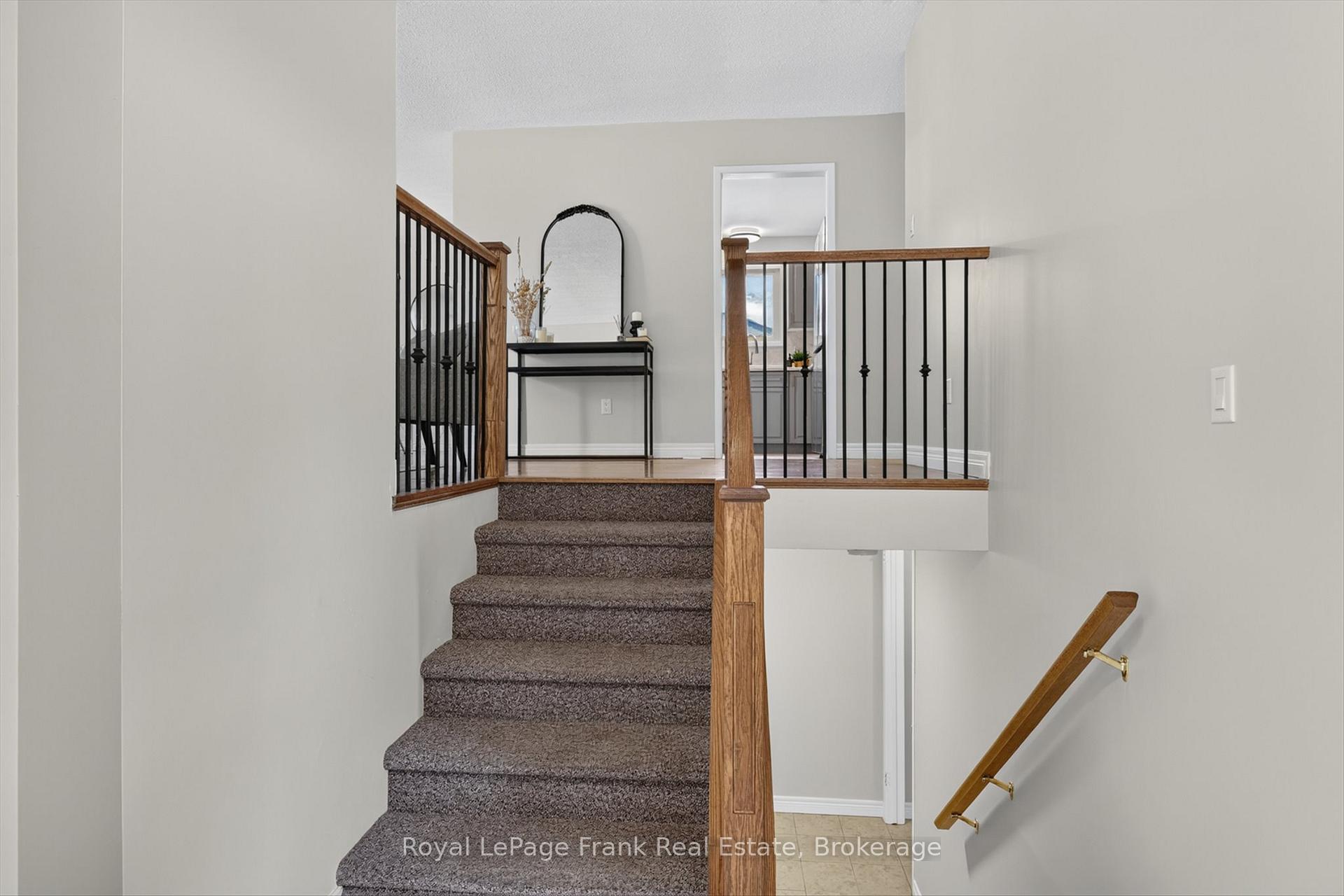 Photo 6 of 1717 Woodgrove Crescent, Peterborough, Monaghan Ward 2 — HOMEH