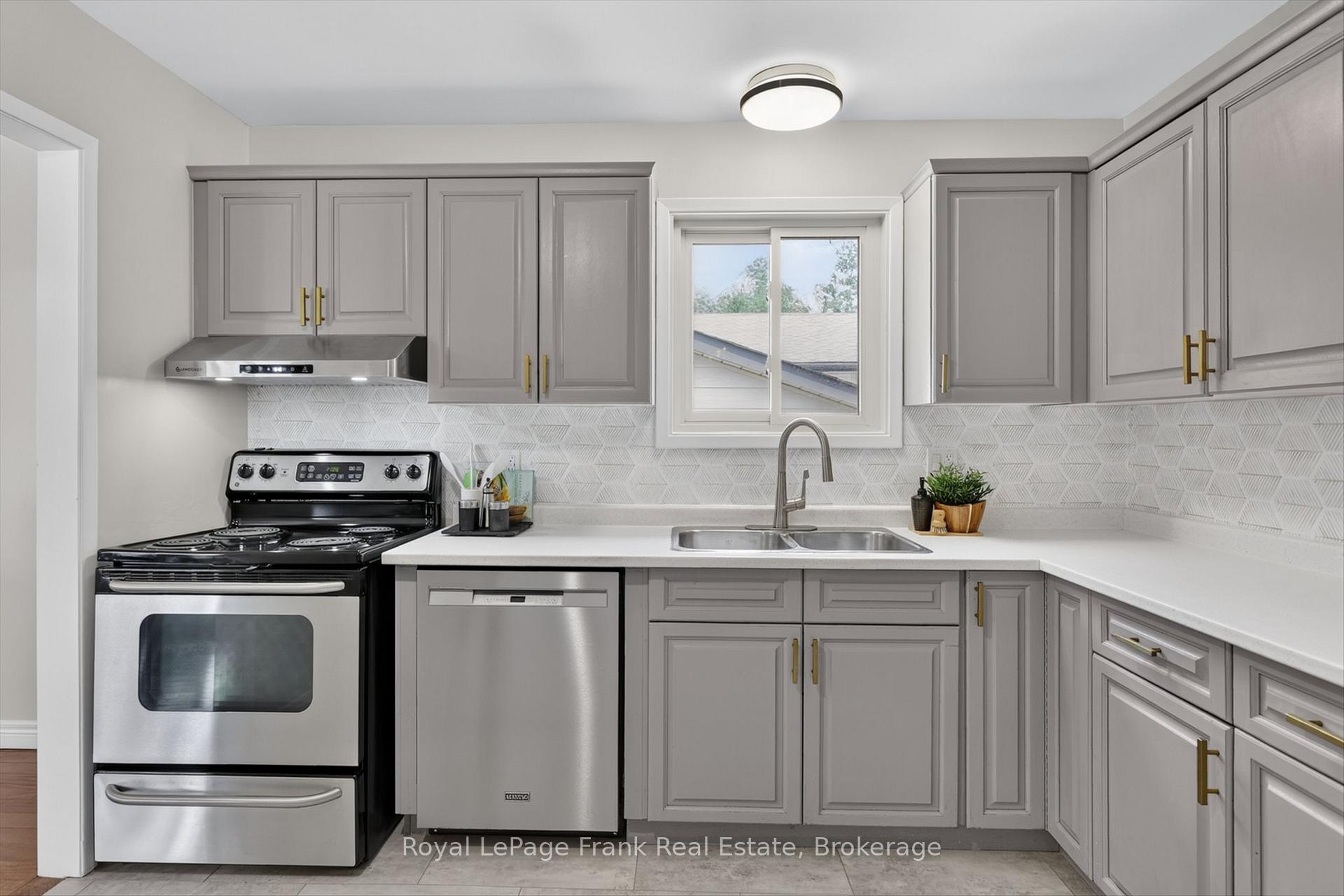 Photo 12 of 1717 Woodgrove Crescent, Peterborough, Monaghan Ward 2 — HOMEH