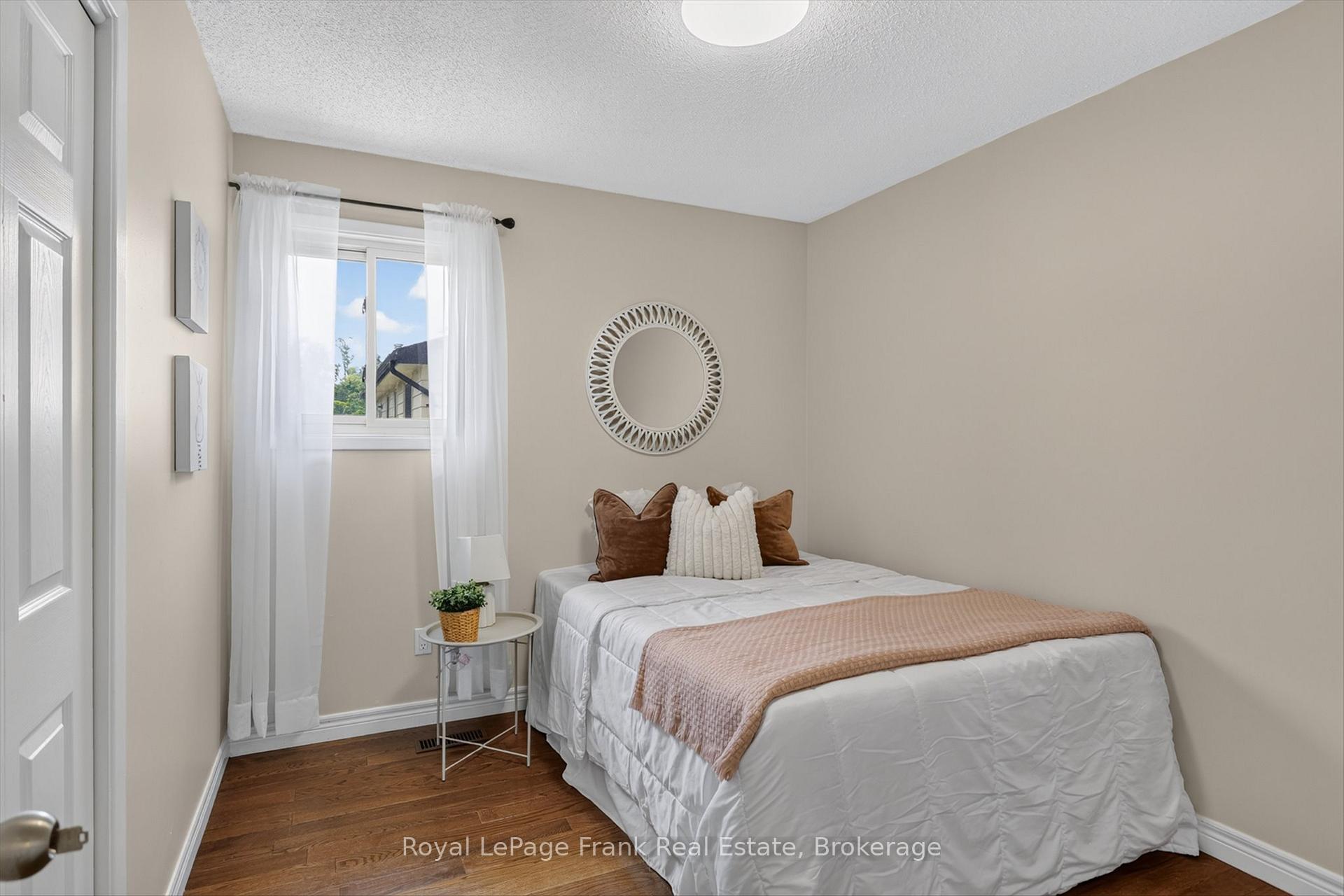 Photo 20 of 1717 Woodgrove Crescent, Peterborough, Monaghan Ward 2 — HOMEH